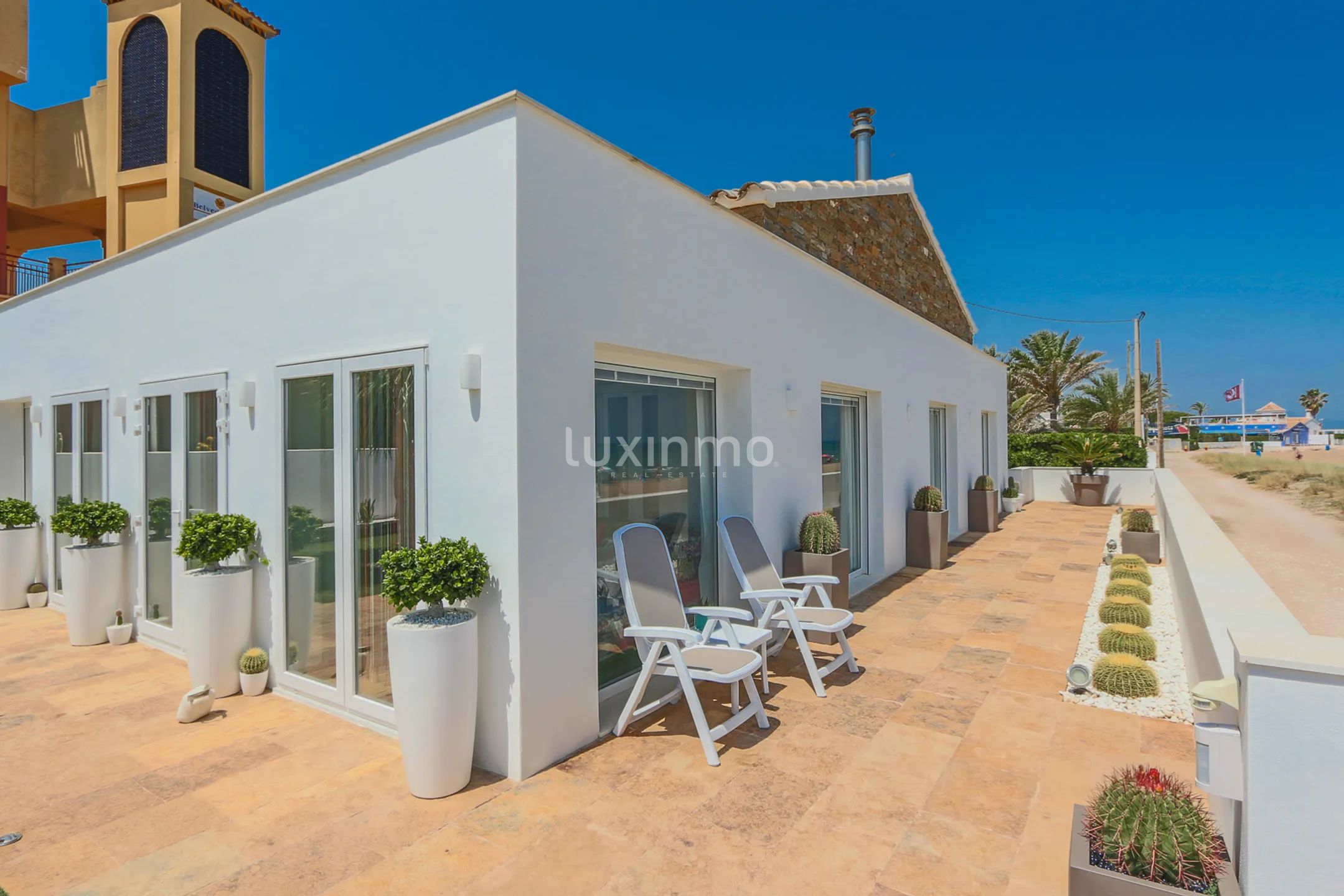 Modern frontline beach house in Dénia — photo 4