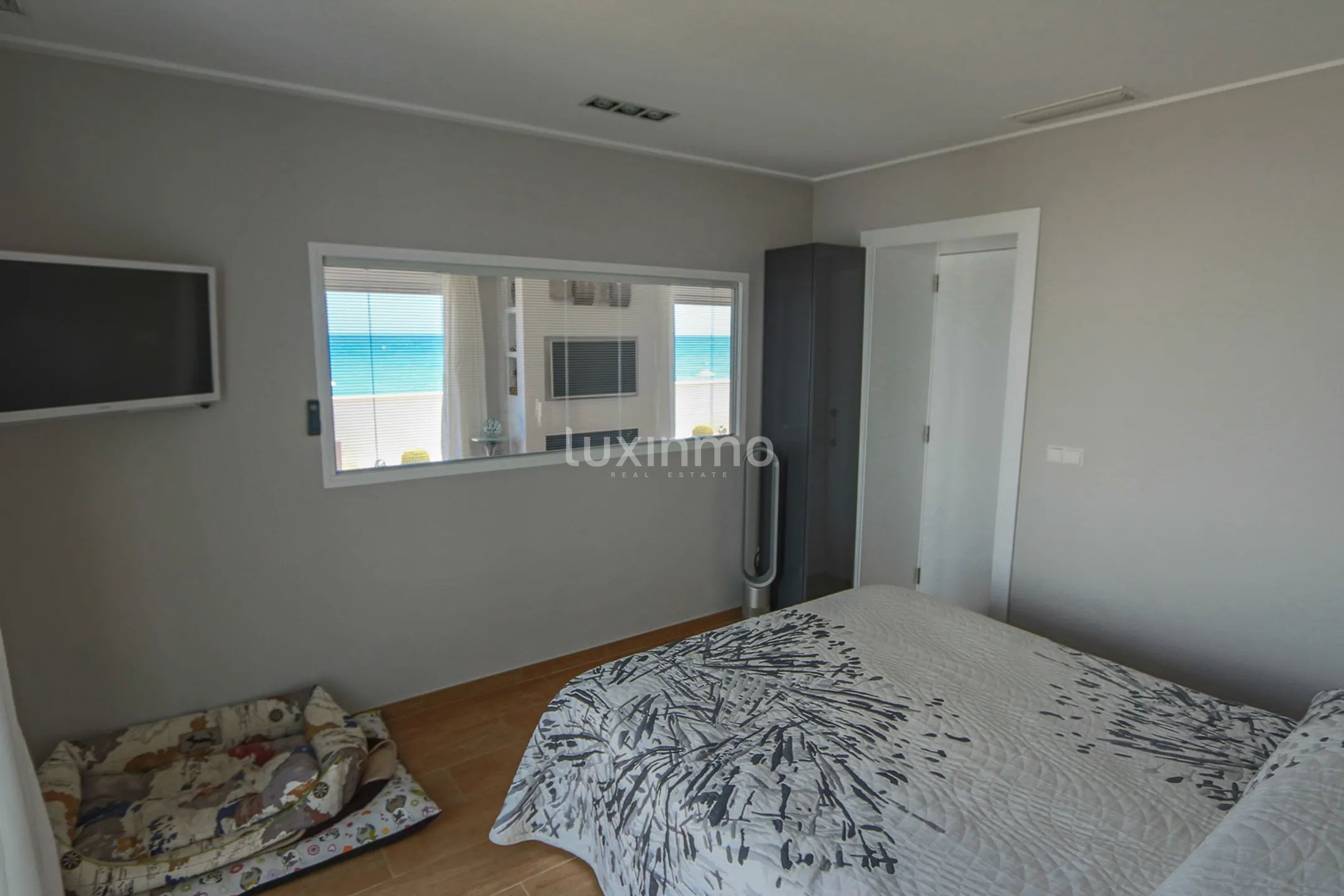 Modern frontline beach house in Dénia — photo 10