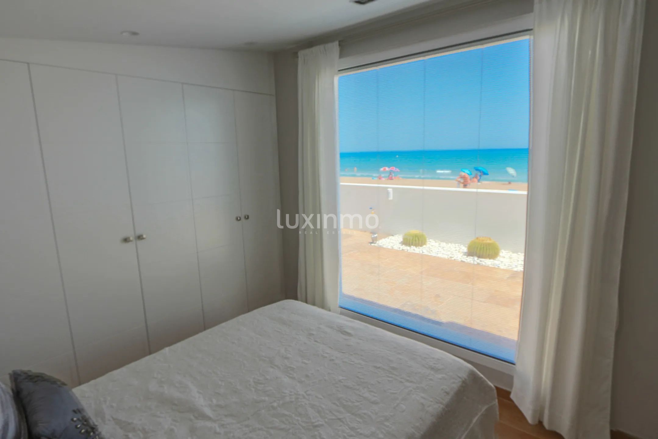 Modern frontline beach house in Dénia — photo 8