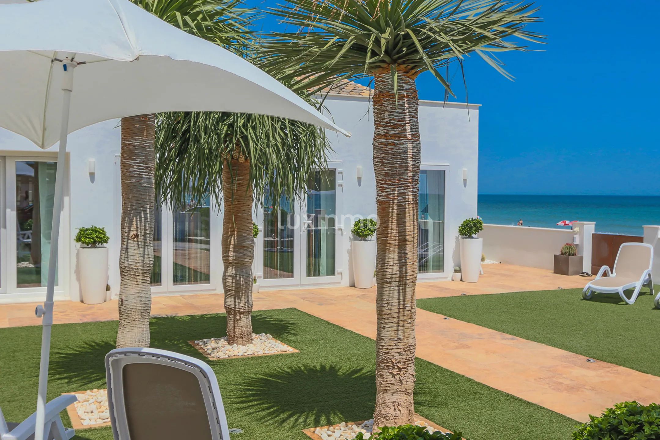 Современный дом на первой линии пляжа в Дении — photo 23