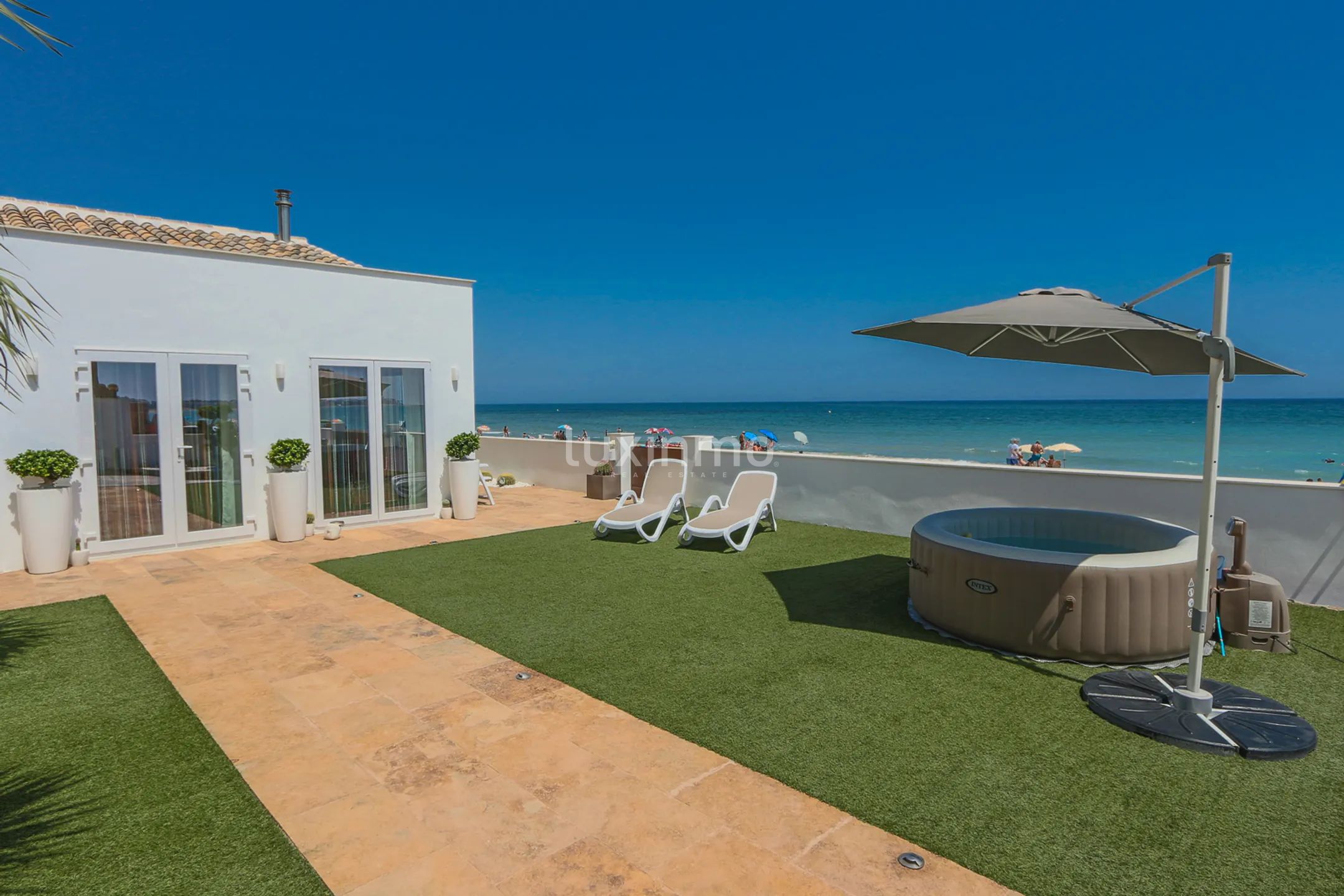 Современный дом на первой линии пляжа в Дении — photo 20