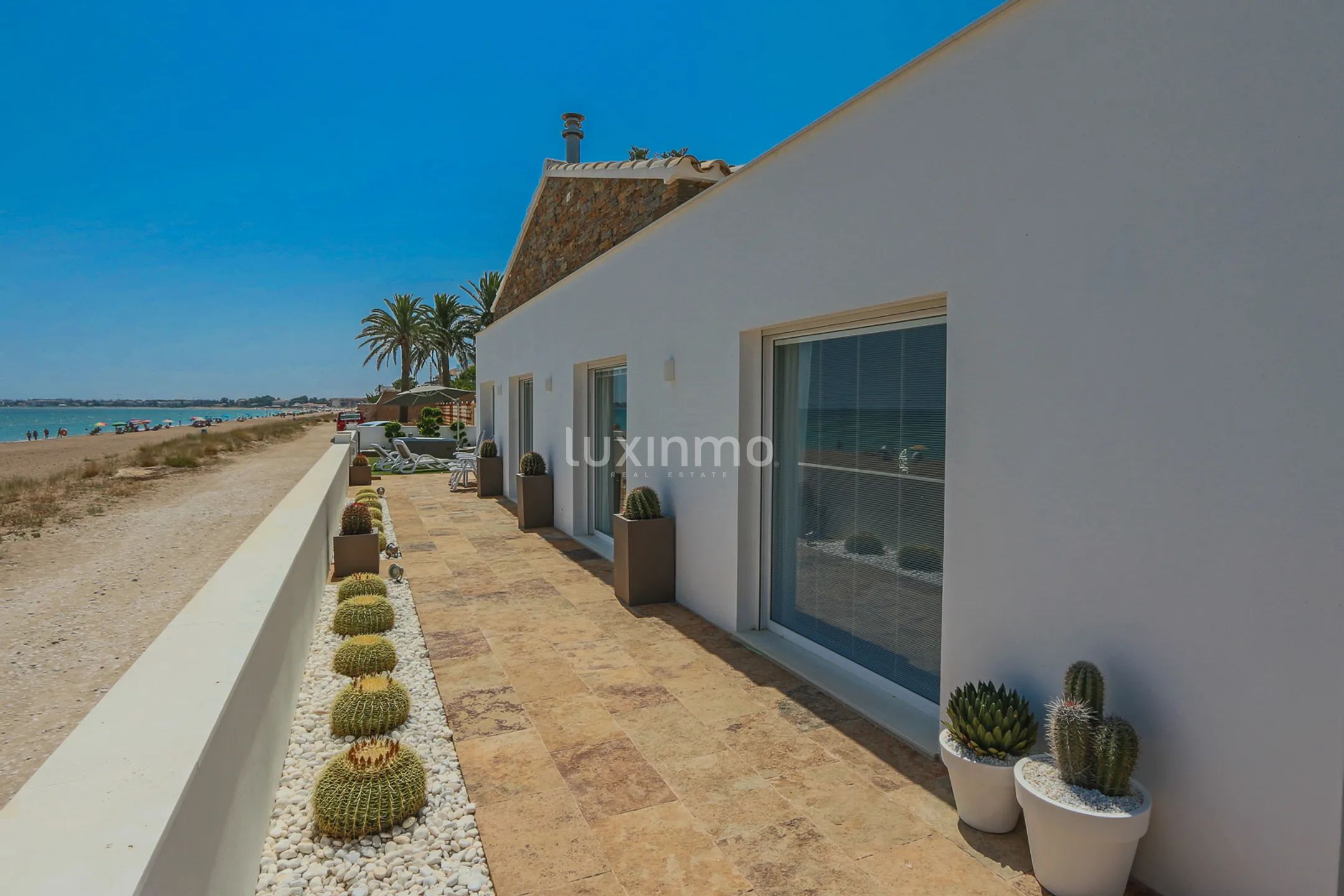 Modern frontline beach house in Dénia — photo 7