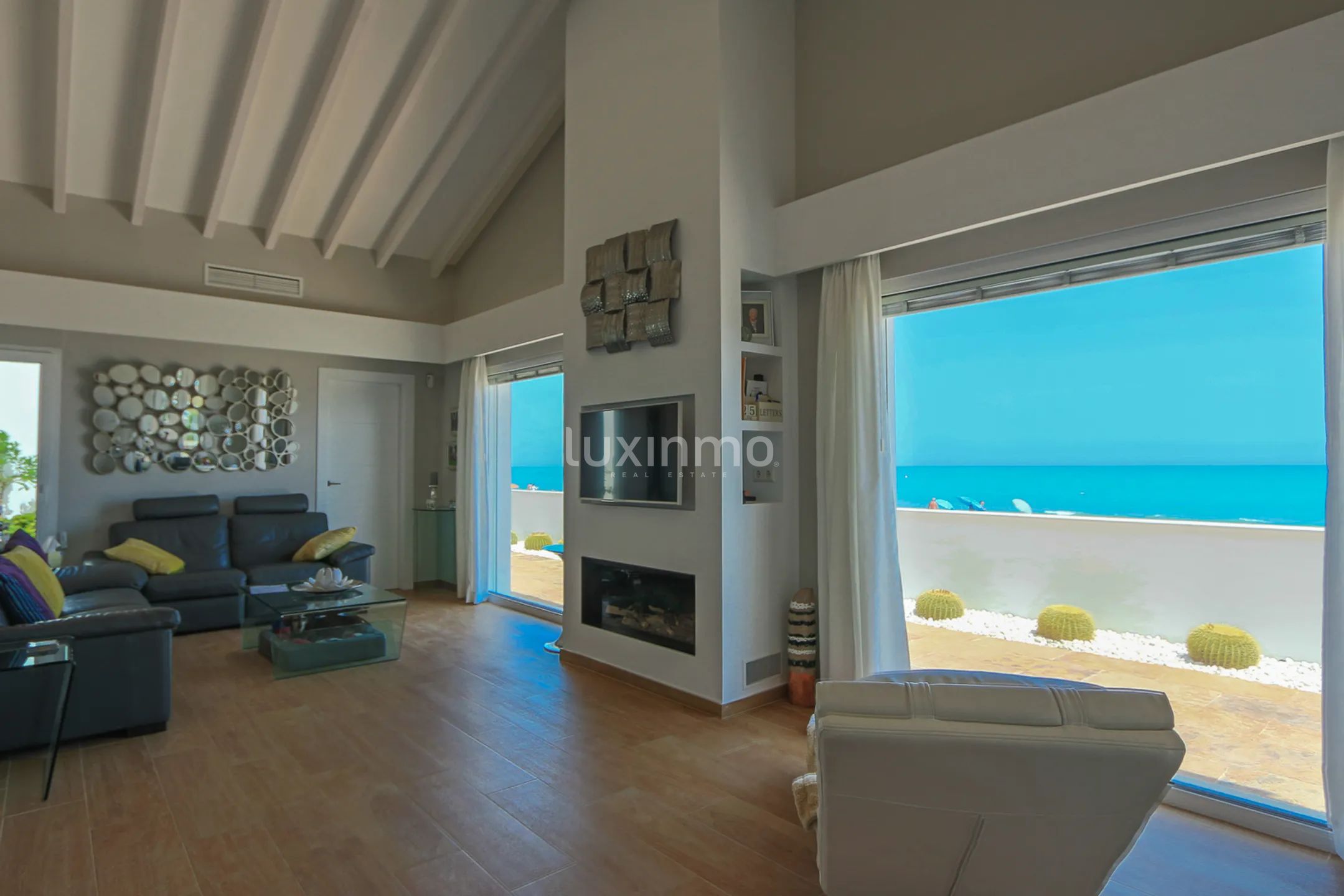 Современный дом на первой линии пляжа в Дении — photo 21