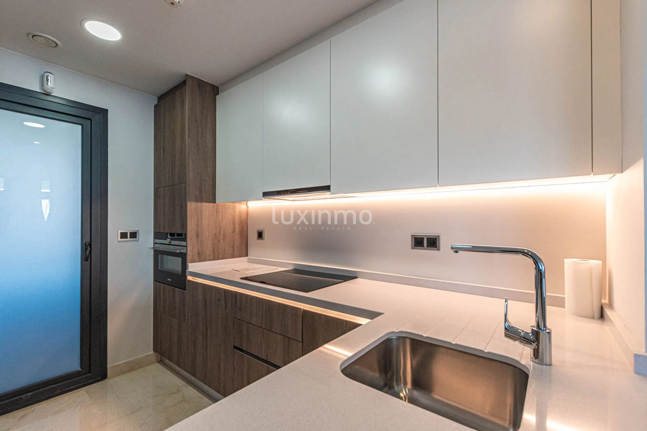 Piso de alquiler de larga duración en SUNSET WAVES — photo 9