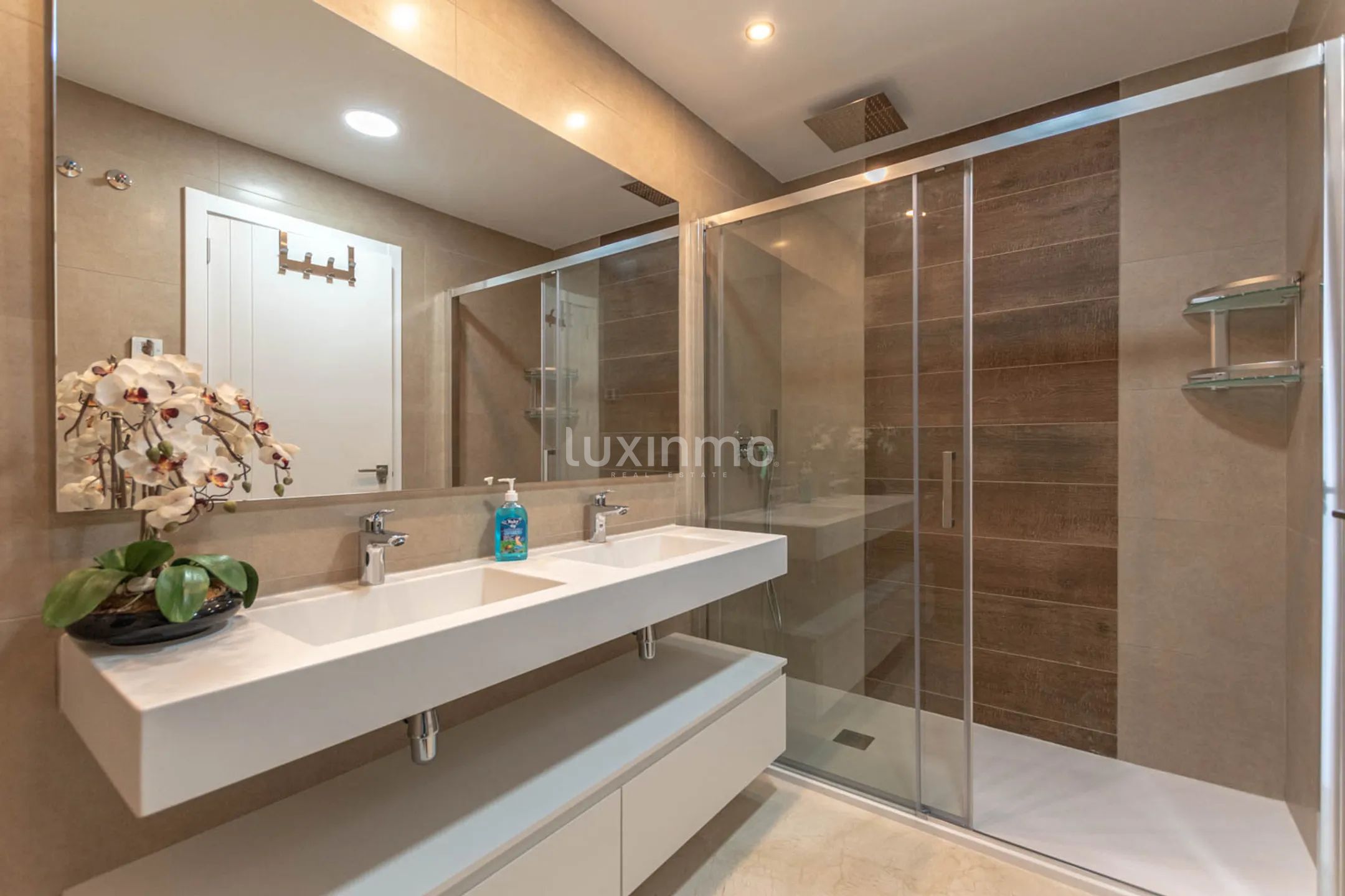 Piso de alquiler de larga duración en SUNSET WAVES — photo 23