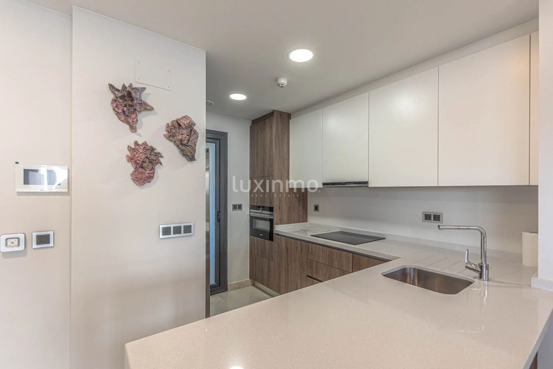 Piso de alquiler de larga duración en SUNSET WAVES — photo 12