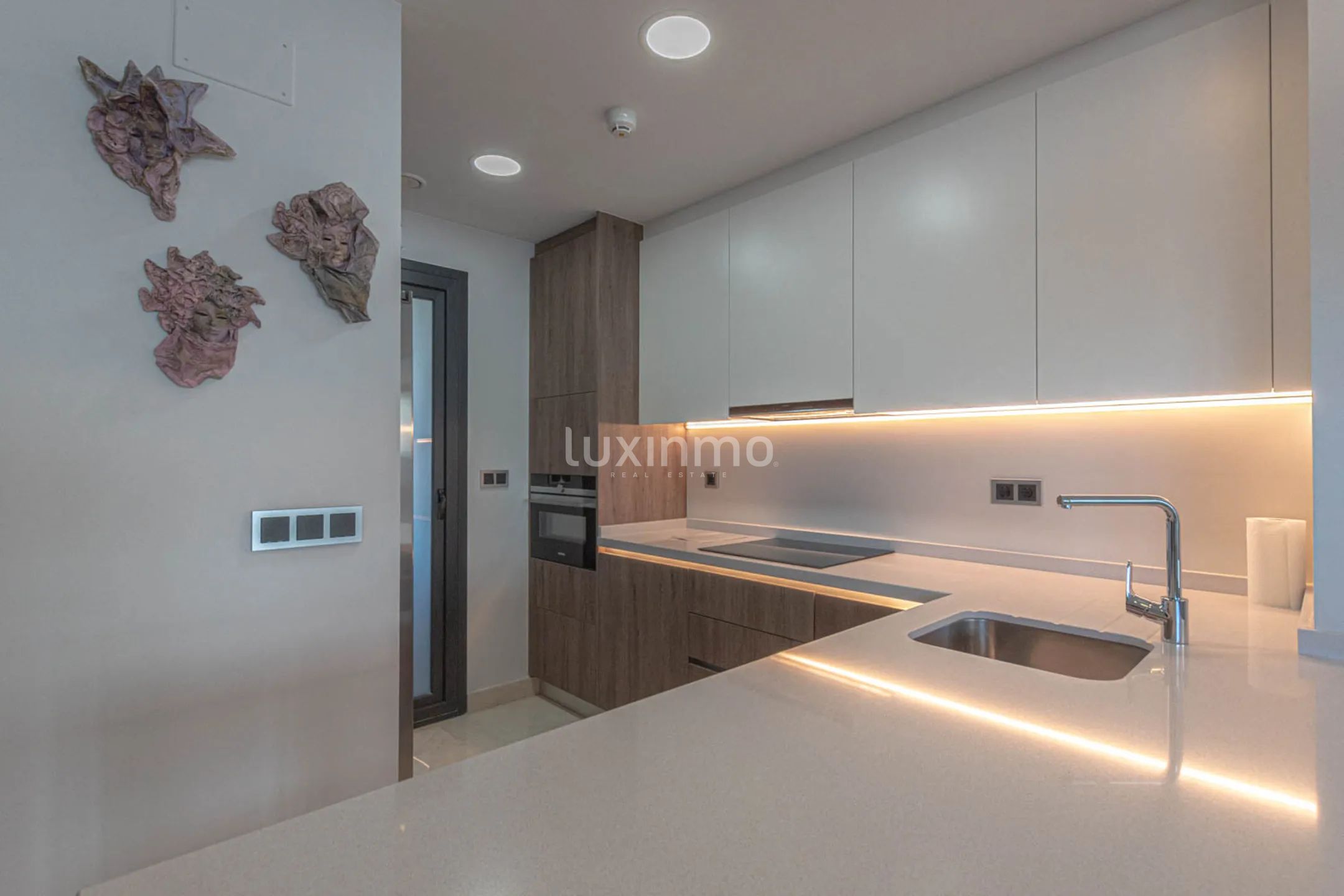 Piso de alquiler de larga duración en SUNSET WAVES — photo 8