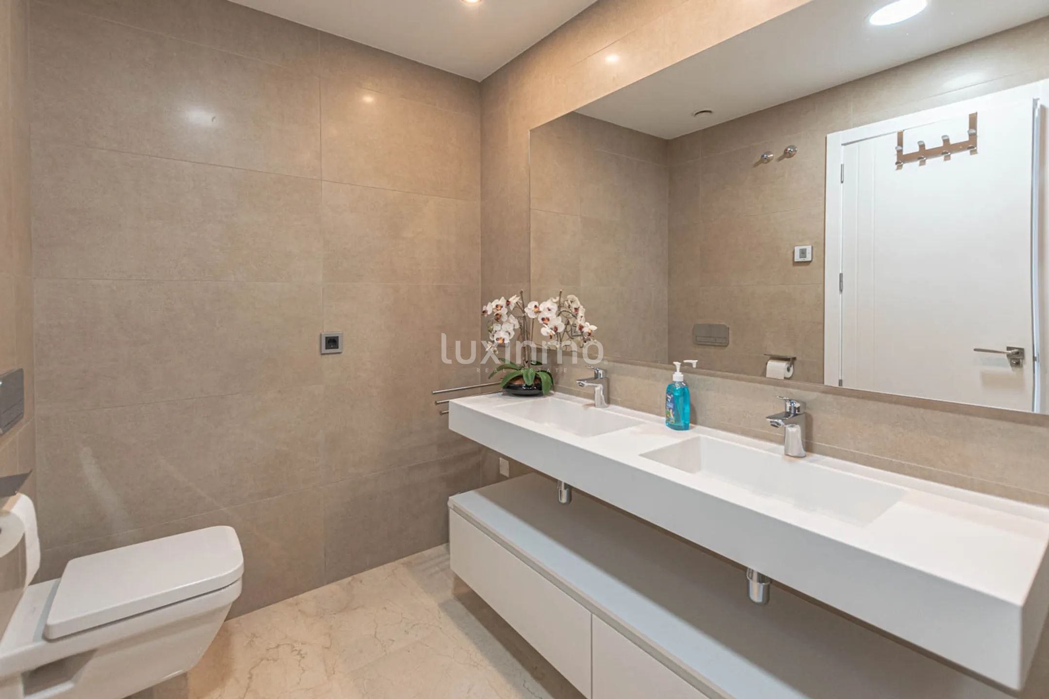 Piso de alquiler de larga duración en SUNSET WAVES — photo 22