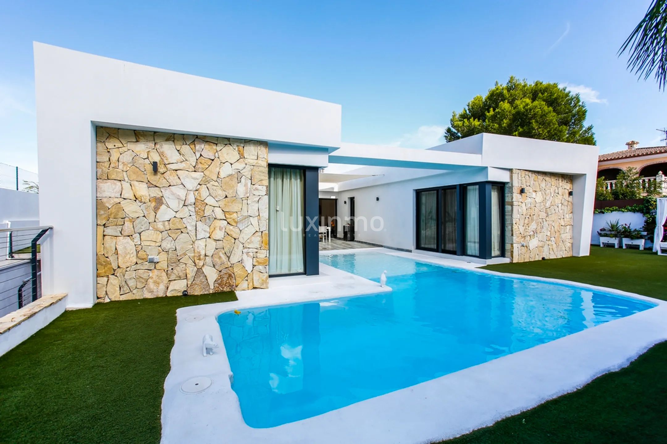 Modern luxury villa close to town center of Denia — photo 22