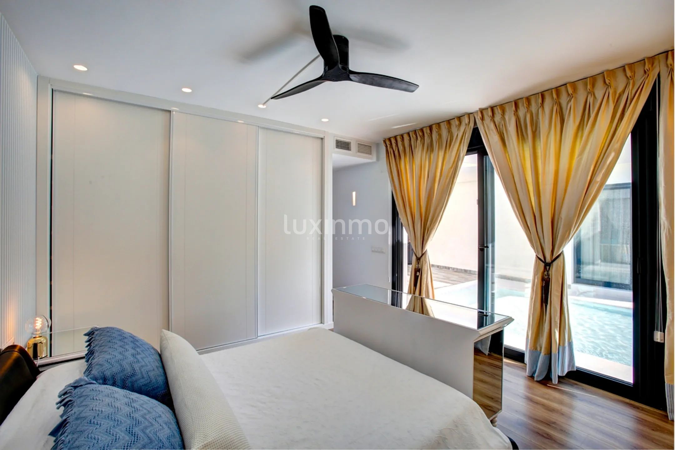 Modern luxury villa close to town center of Denia — photo 11