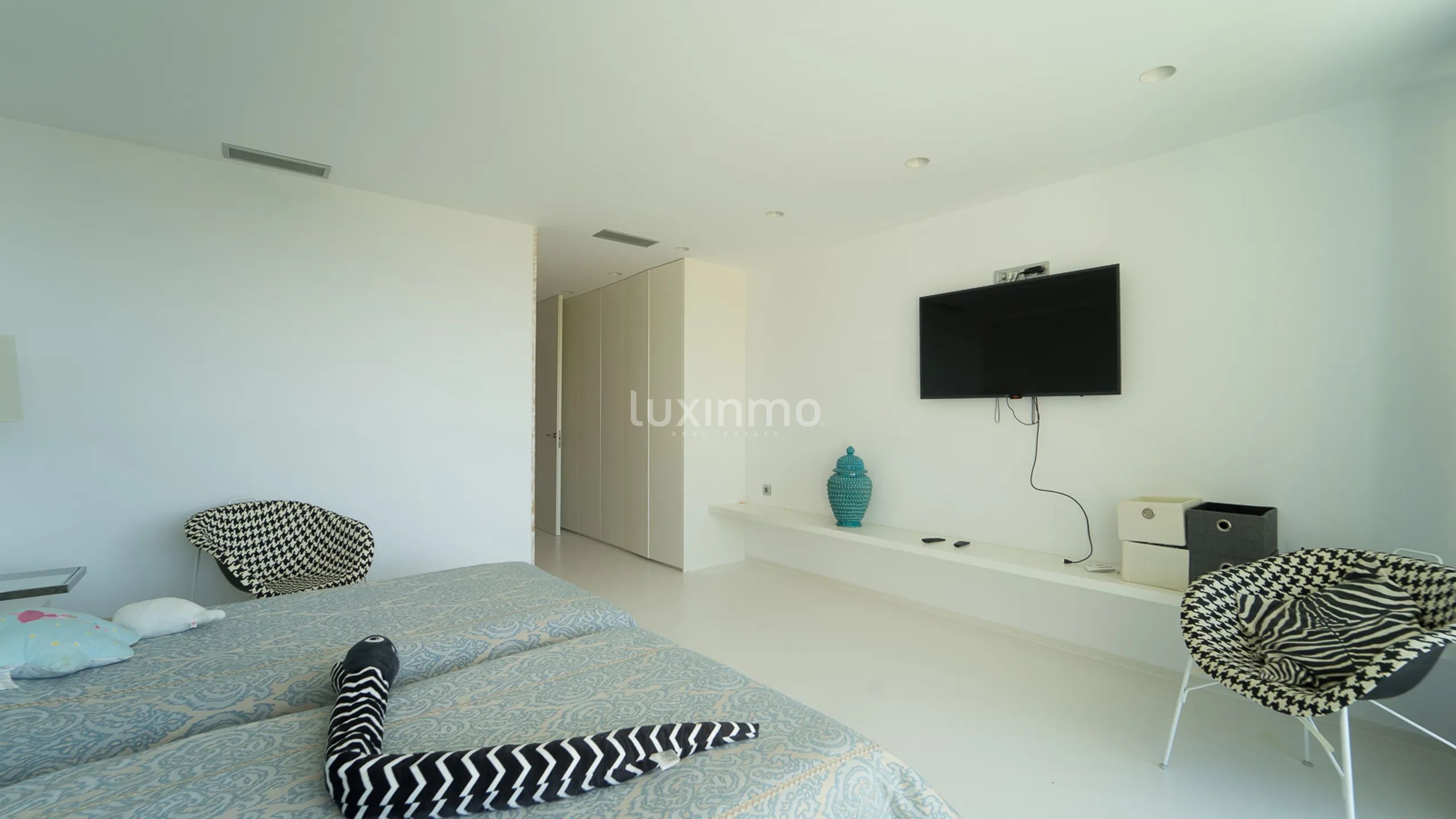 Villa for rent with sea views — photo 28