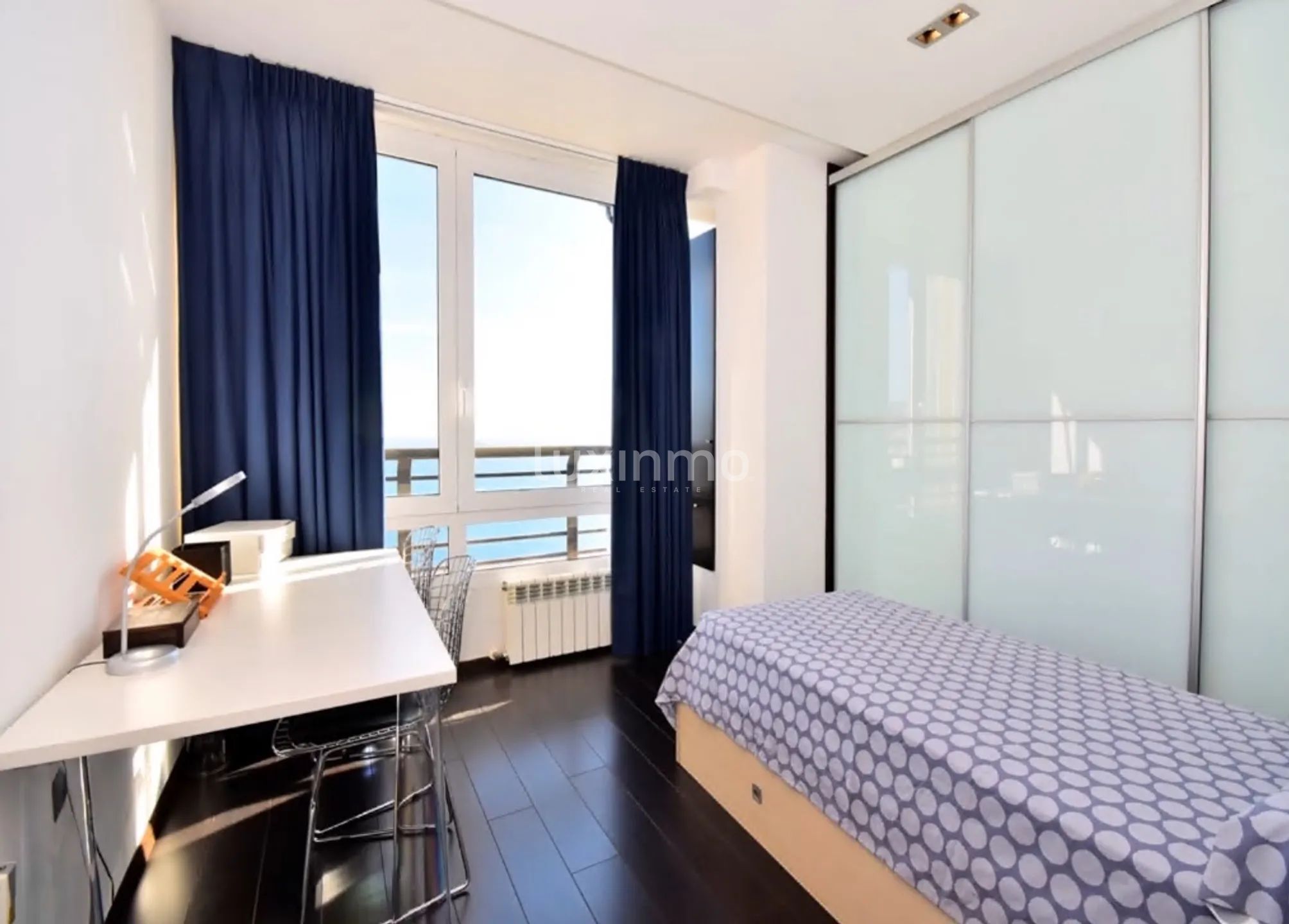 Duplex penthouse with solarium terrace located in Playa de Poniente in Benidorm — photo 15