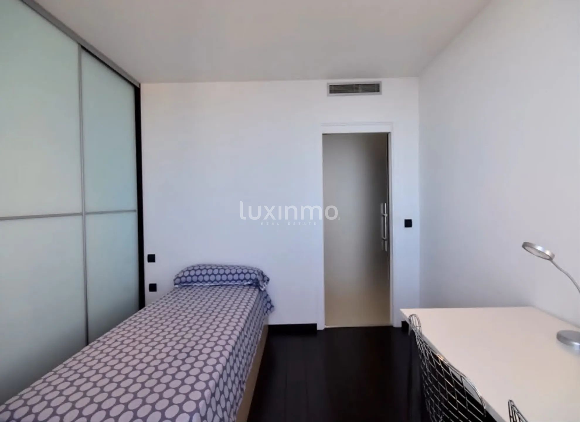 Duplex penthouse with solarium terrace located in Playa de Poniente in Benidorm — photo 16