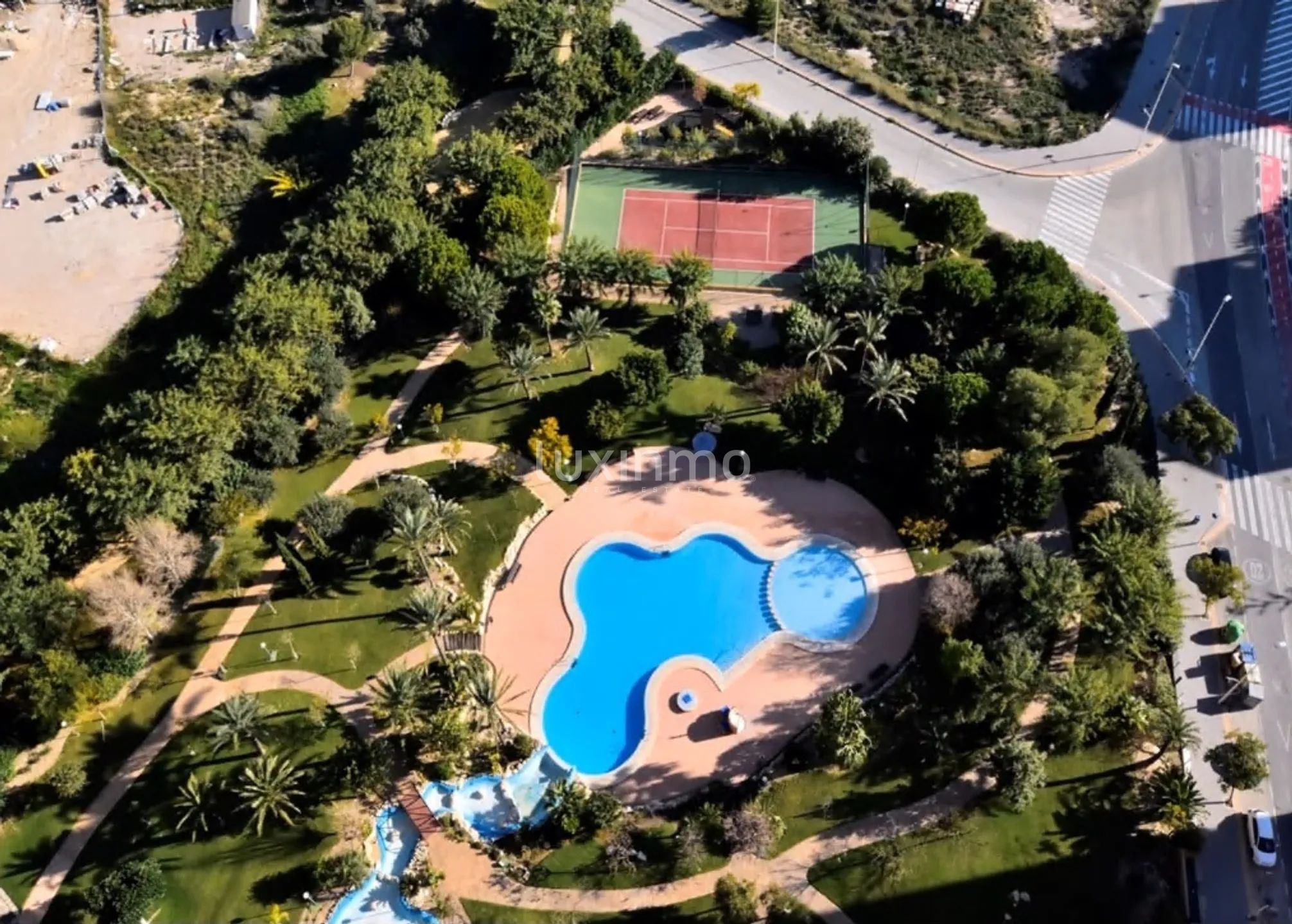 Duplex penthouse with solarium terrace located in Playa de Poniente in Benidorm — photo 23