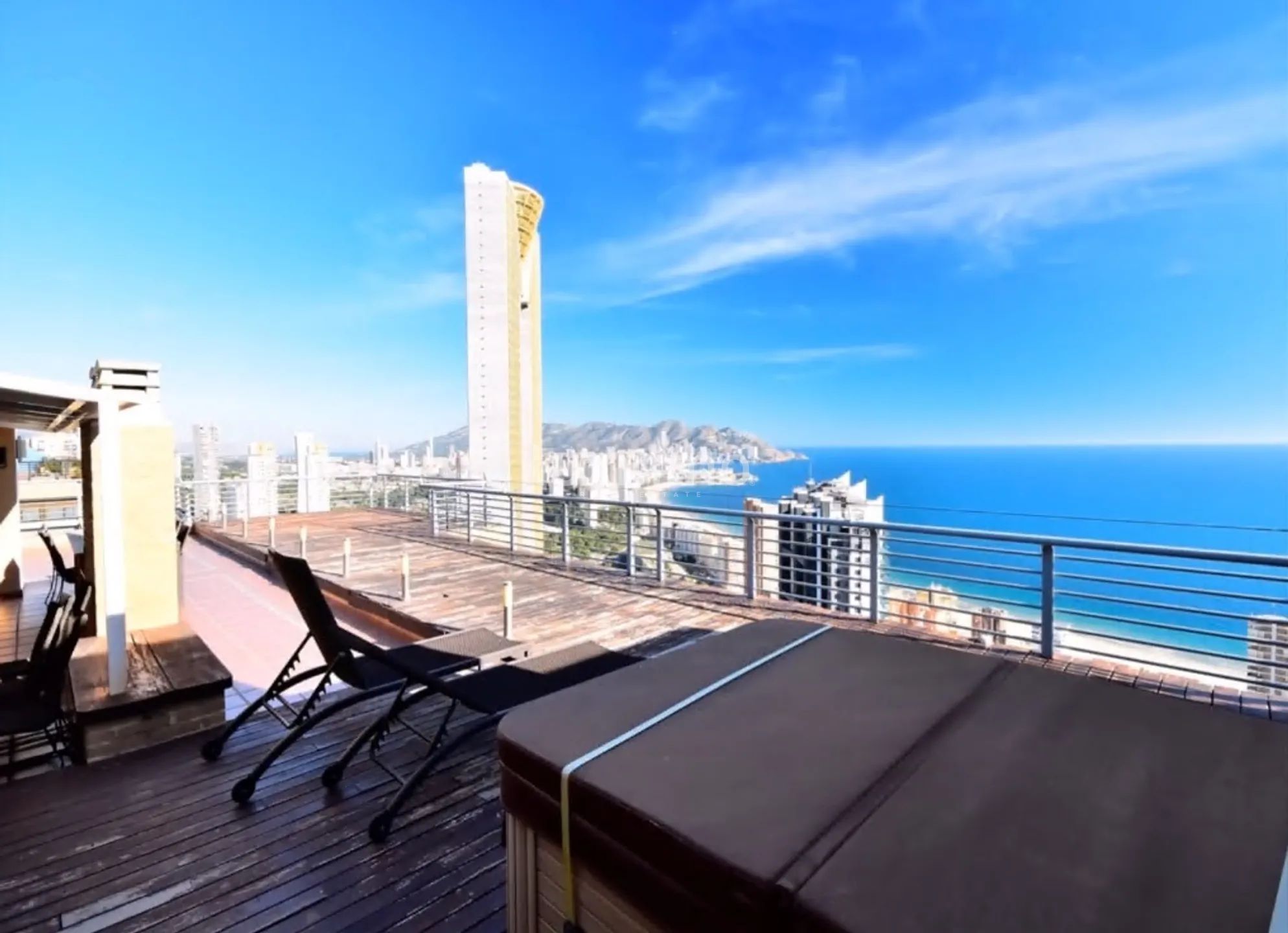 Duplex penthouse with solarium terrace located in Playa de Poniente in Benidorm — photo 19