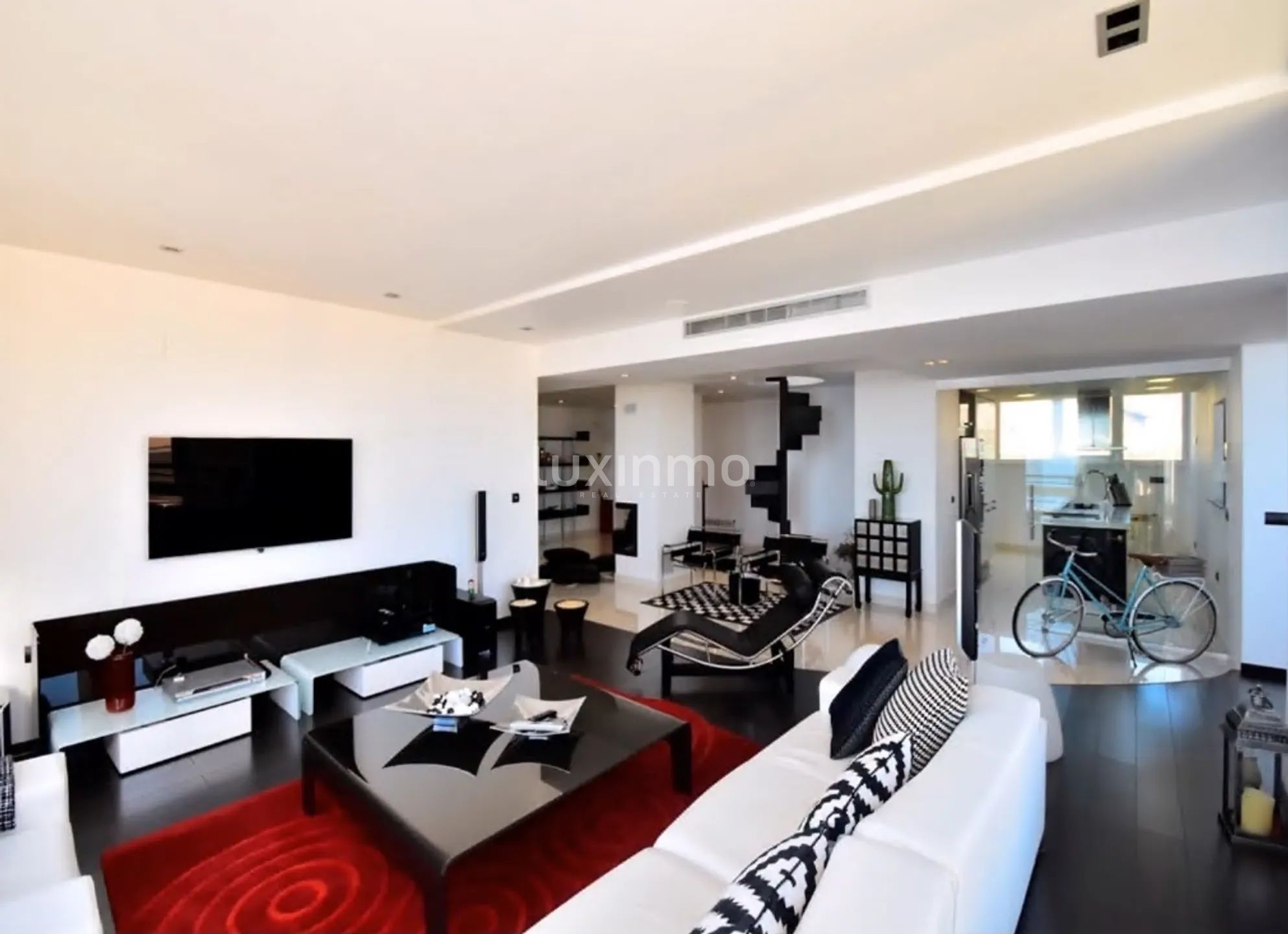 Duplex penthouse with solarium terrace located in Playa de Poniente in Benidorm — photo 3