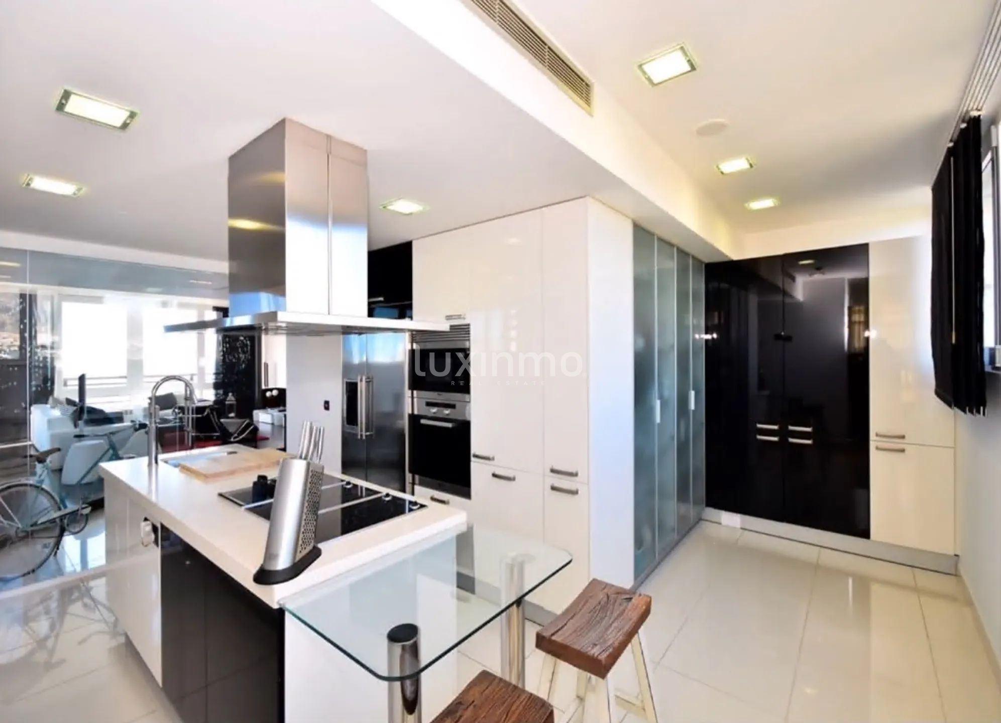 Duplex penthouse with solarium terrace located in Playa de Poniente in Benidorm — photo 7