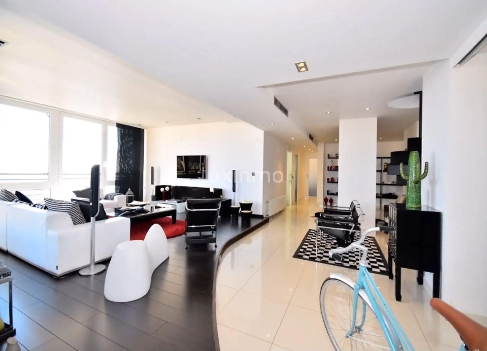 Duplex penthouse with solarium terrace located in Playa de Poniente in Benidorm — photo 2