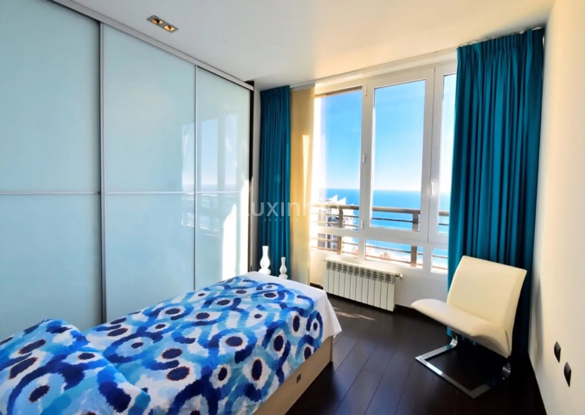 Duplex penthouse with solarium terrace located in Playa de Poniente in Benidorm — photo 14