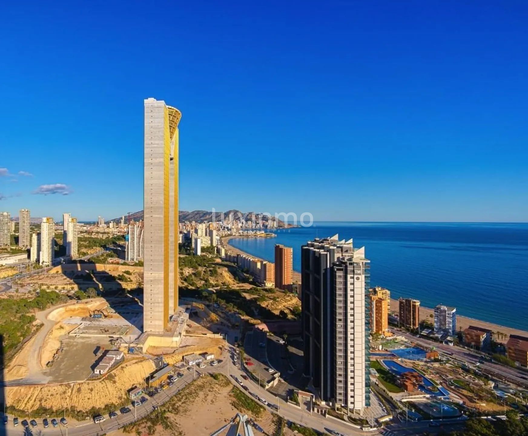 Duplex penthouse with solarium terrace located in Playa de Poniente in Benidorm — photo 22