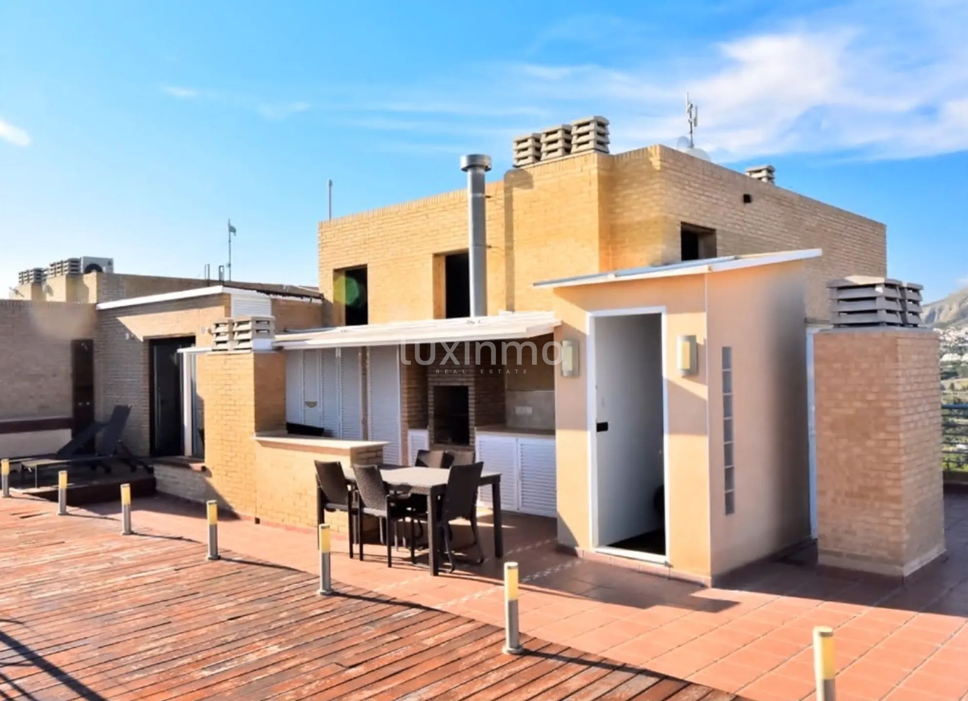 Duplex penthouse with solarium terrace located in Playa de Poniente in Benidorm — photo 18