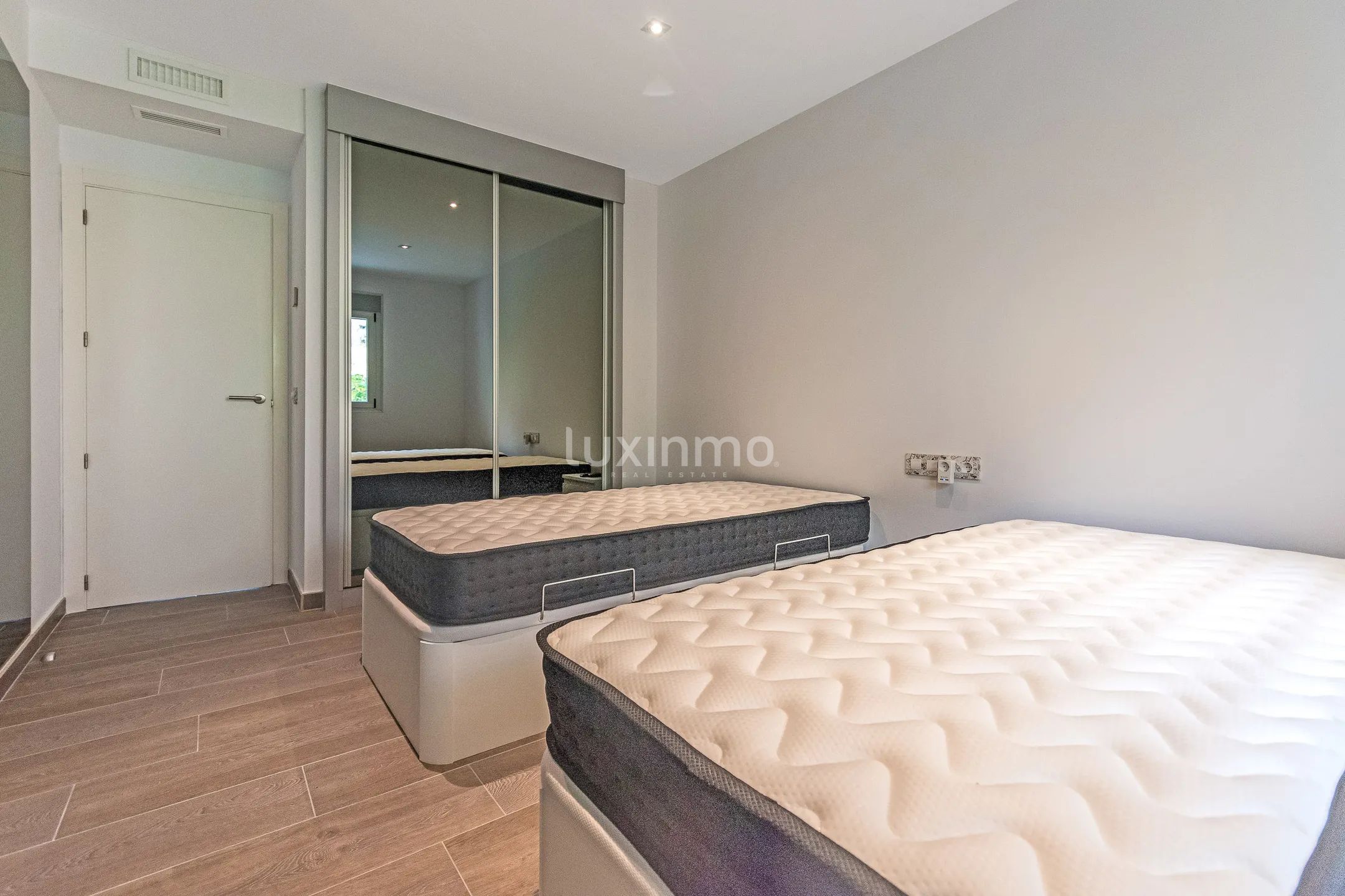 Spectaculaire flat met uitzicht op zee in Mascarat — photo 14