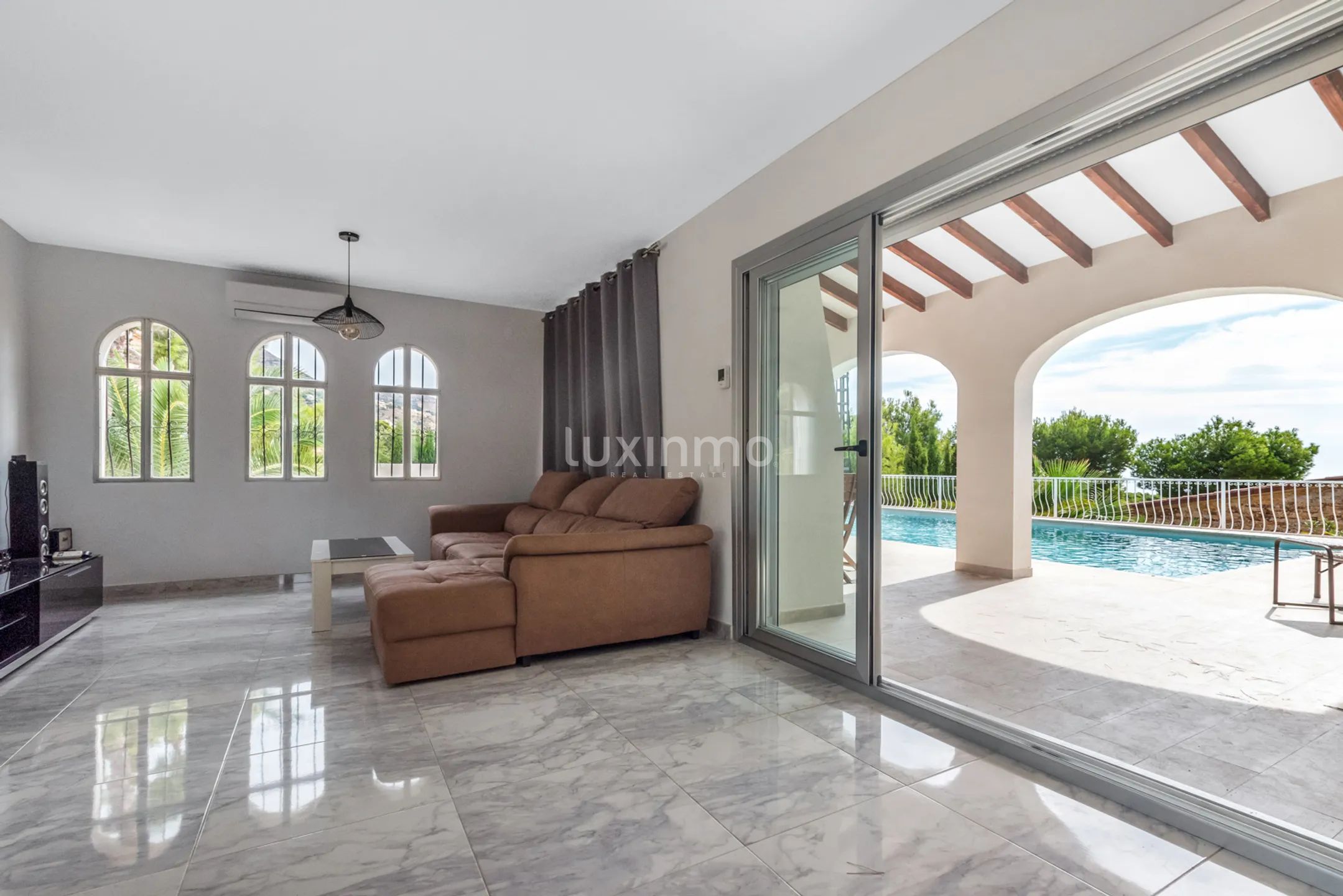 Beautiful villa with swimming pool for rent in Altea — photo 3