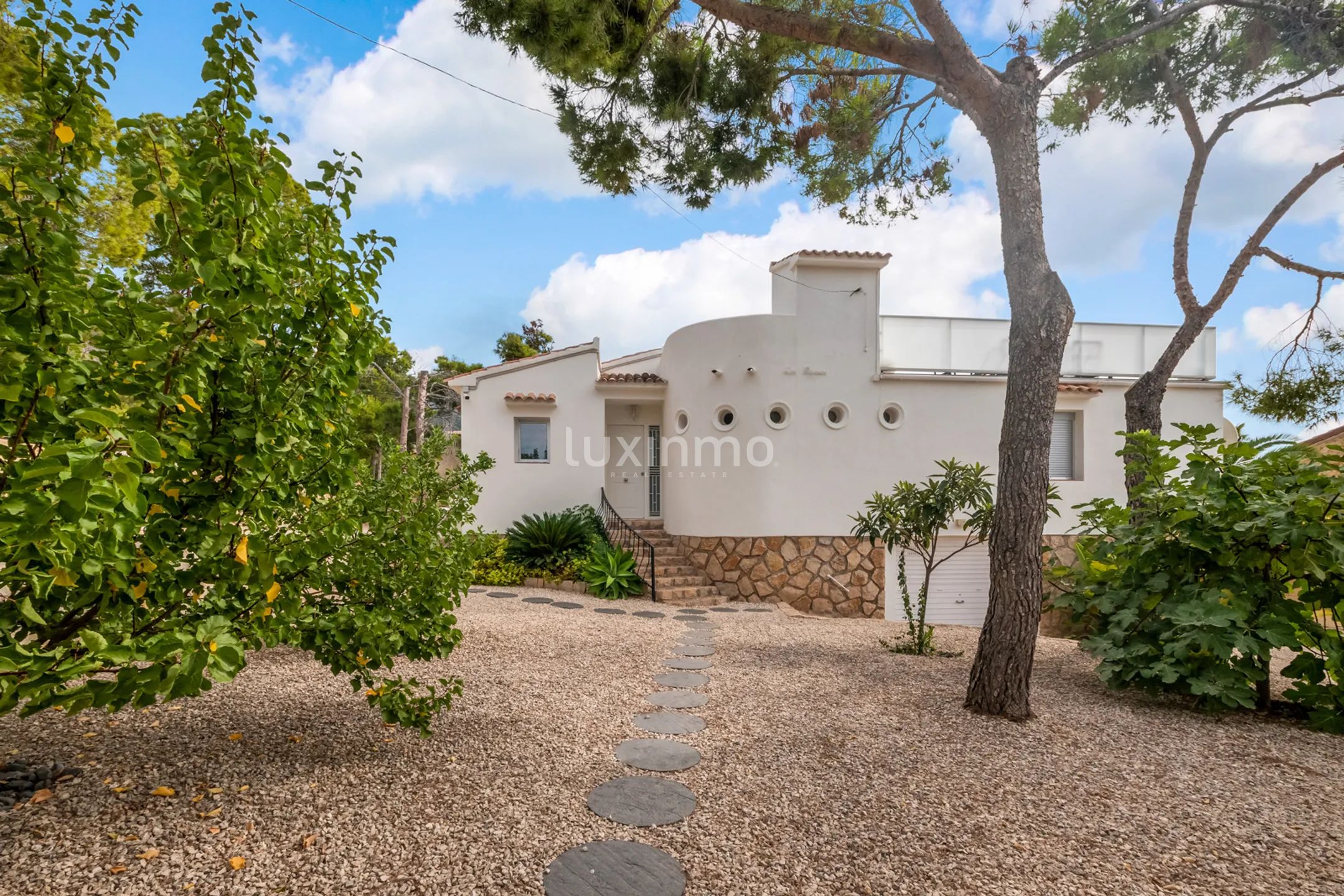 Beautiful villa with swimming pool for rent in Altea — photo 5
