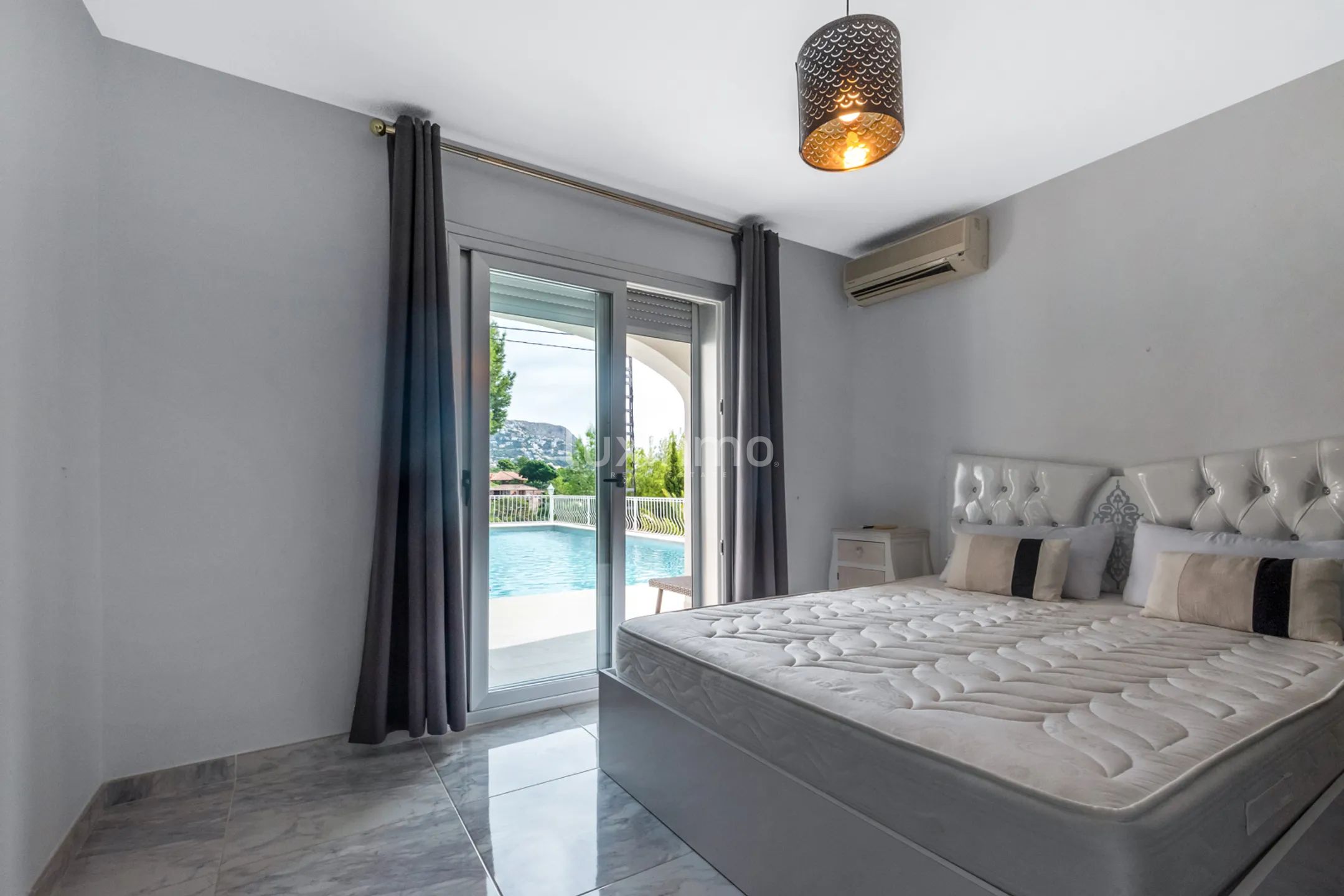 Beautiful villa with swimming pool for rent in Altea — photo 9