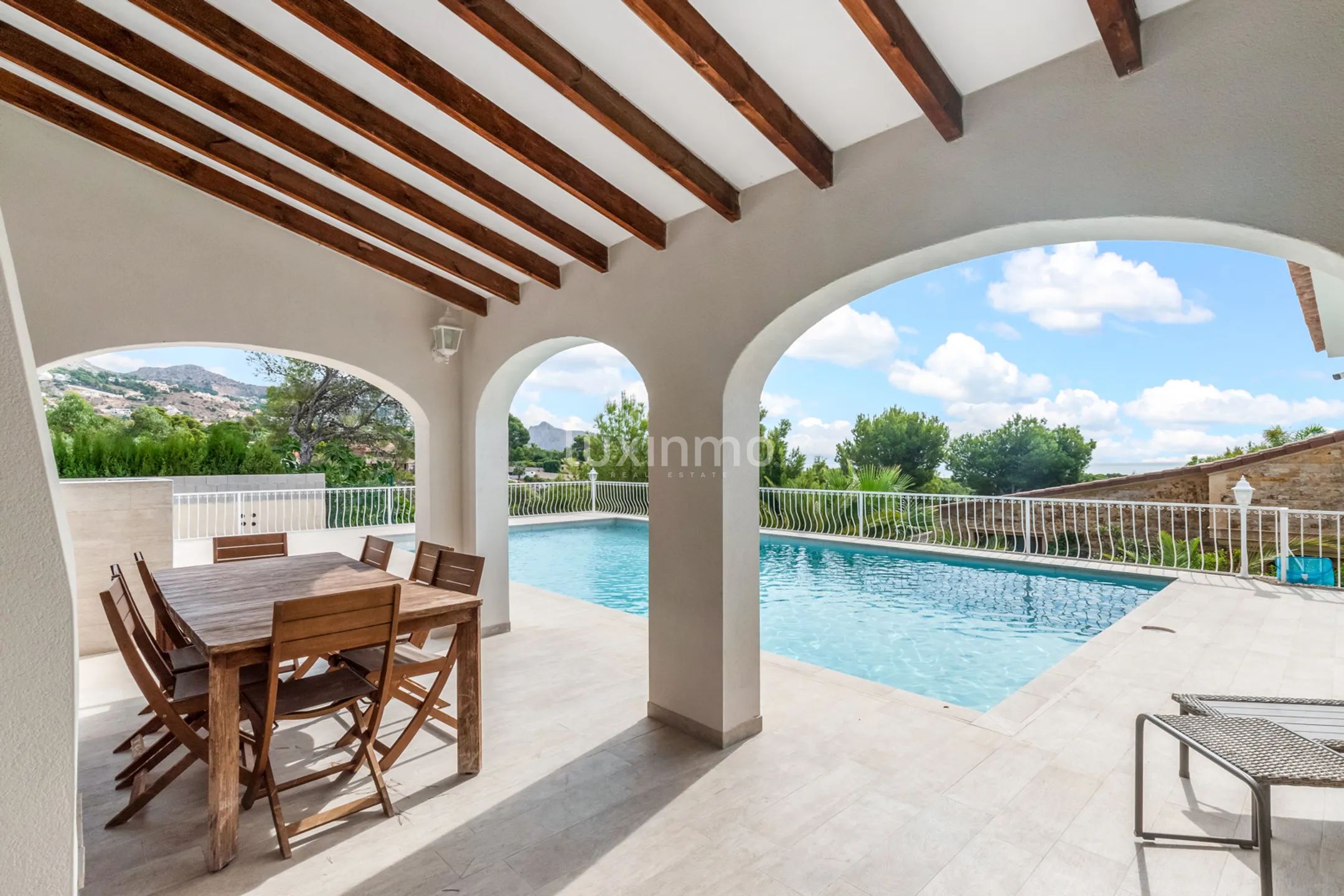 Beautiful villa with swimming pool for rent in Altea — photo 2