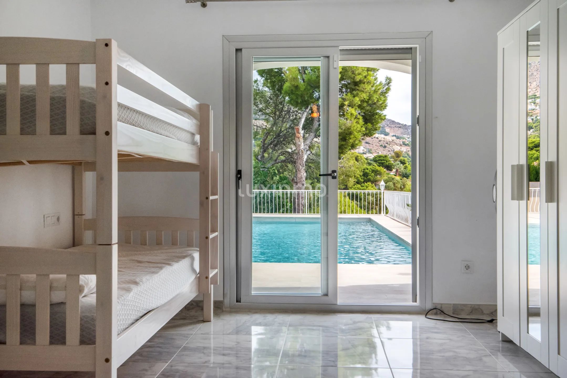 Beautiful villa with swimming pool for rent in Altea — photo 12