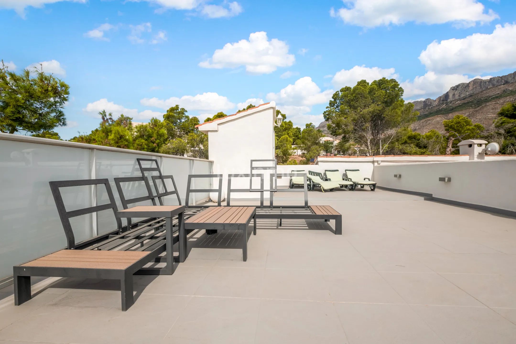 Beautiful villa with swimming pool for rent in Altea — photo 17