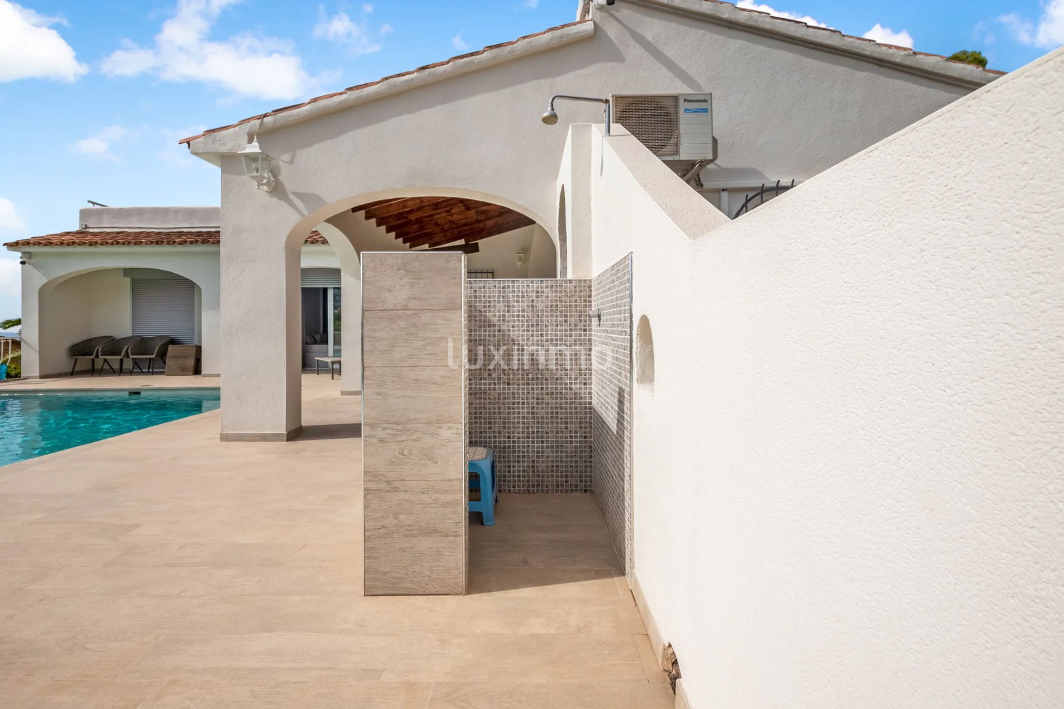 Beautiful villa with swimming pool for rent in Altea — photo 4