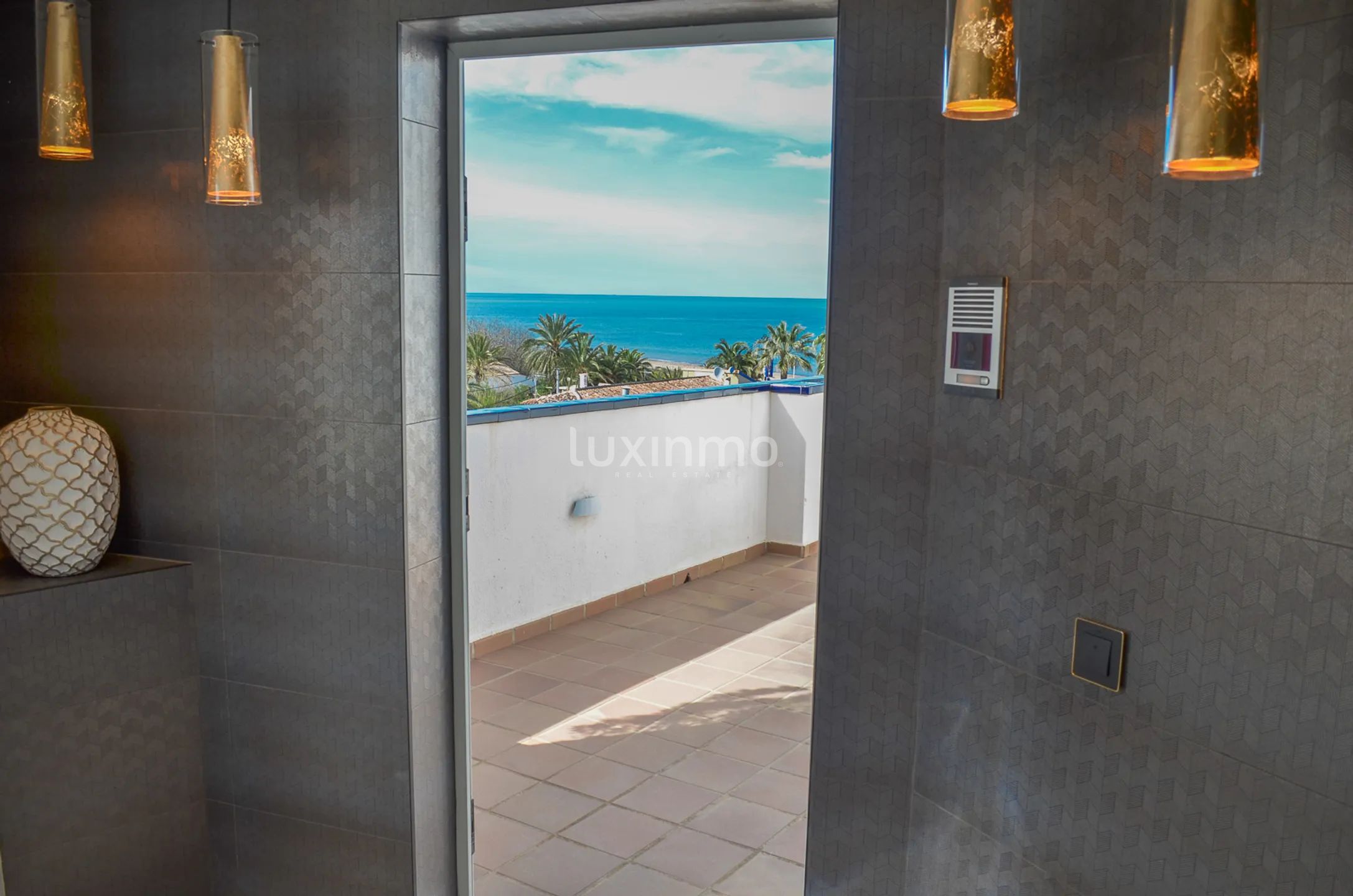 Luxury frontline penthouse — photo 7