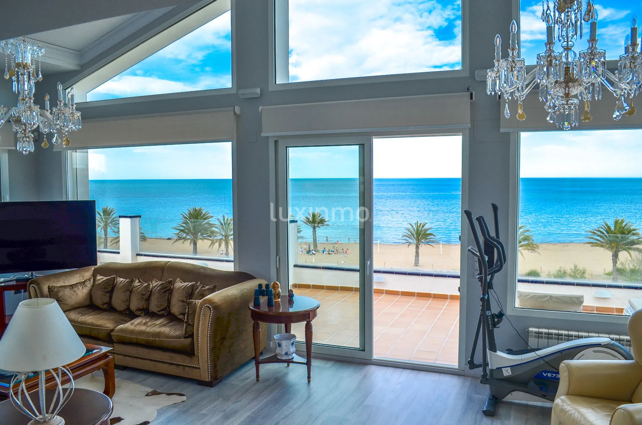 Luxury frontline penthouse — photo 2