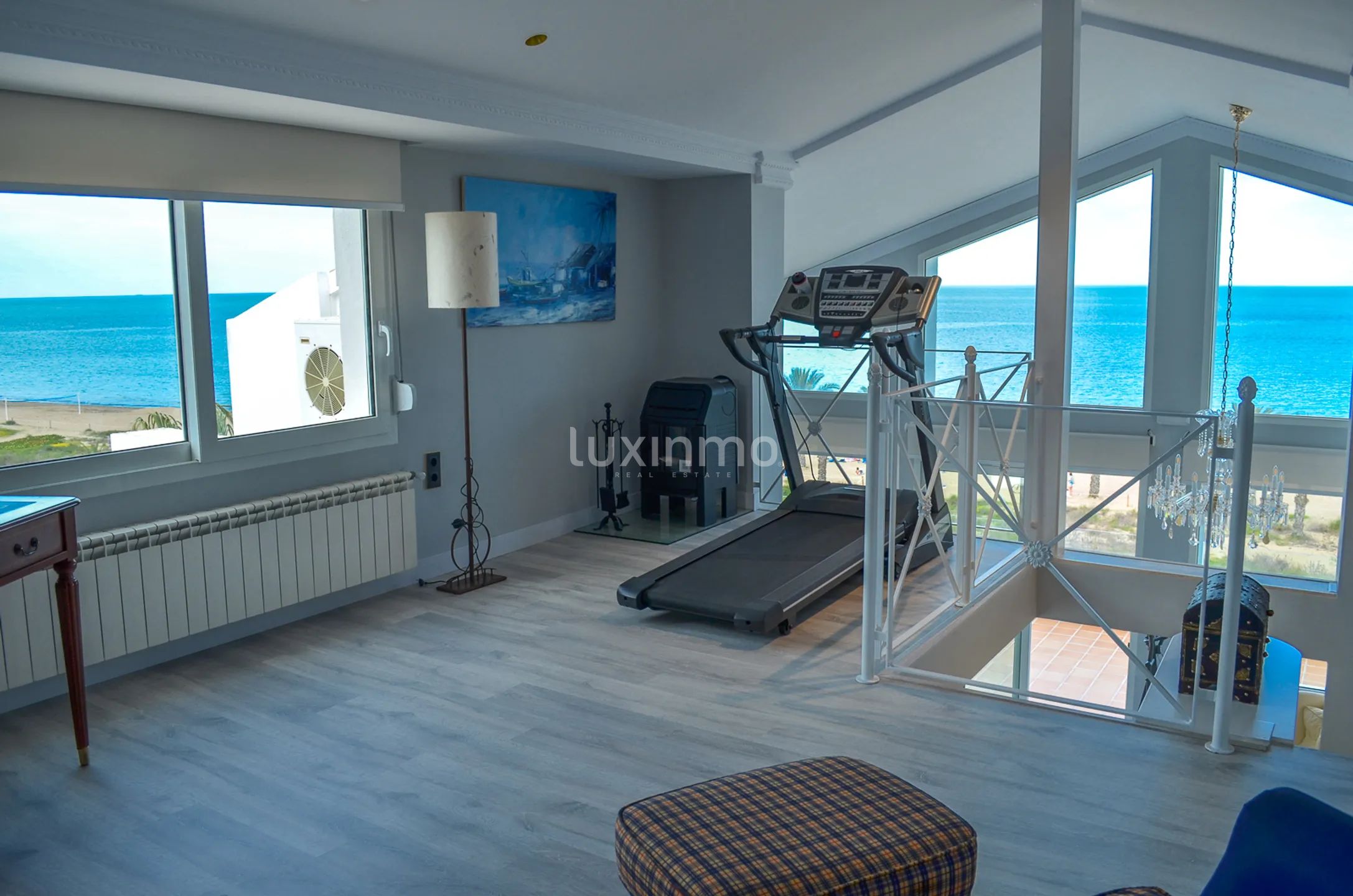 Luxury frontline penthouse — photo 21