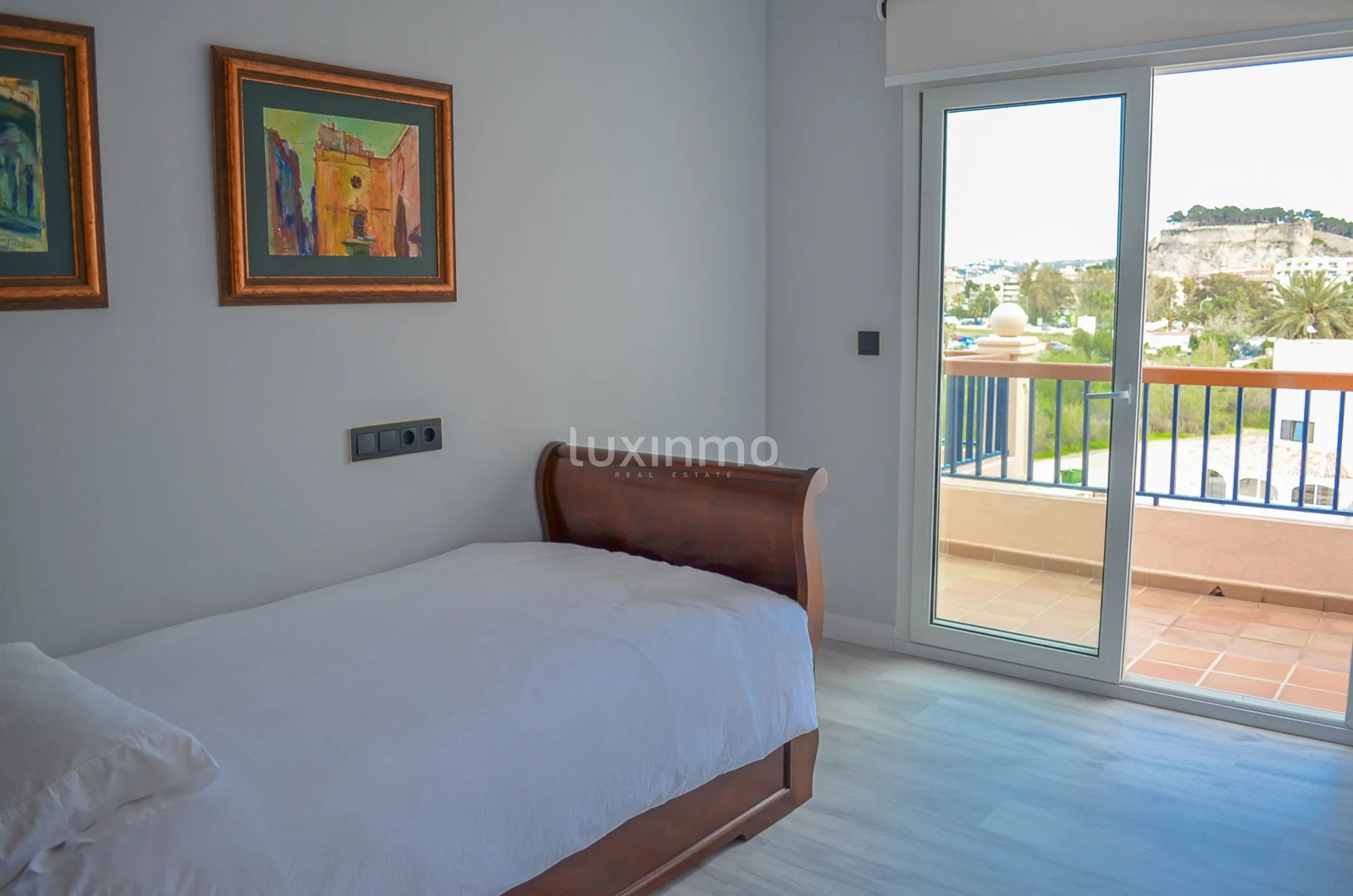 Luxury frontline penthouse — photo 13