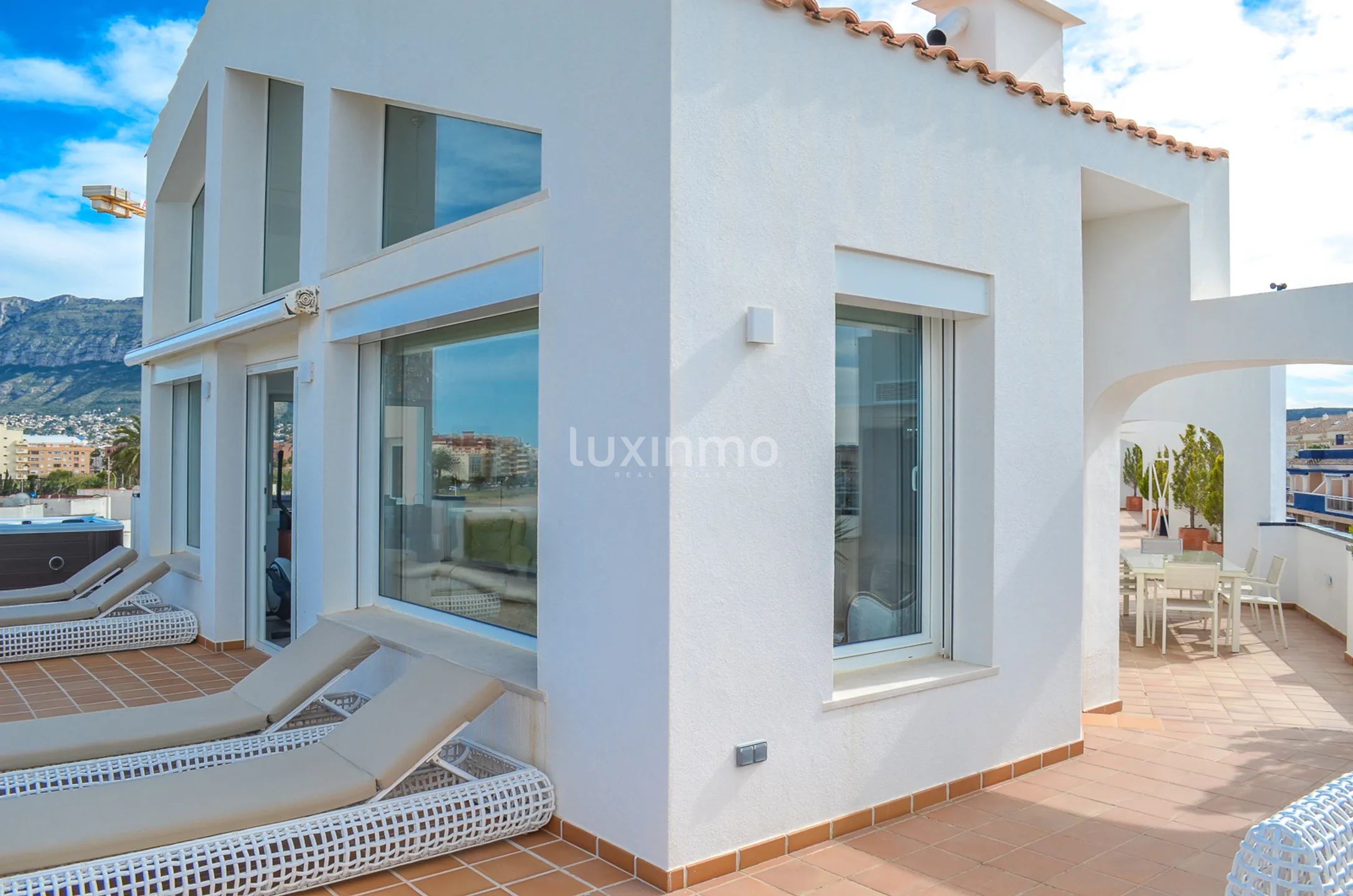 Luxury frontline penthouse — photo 22