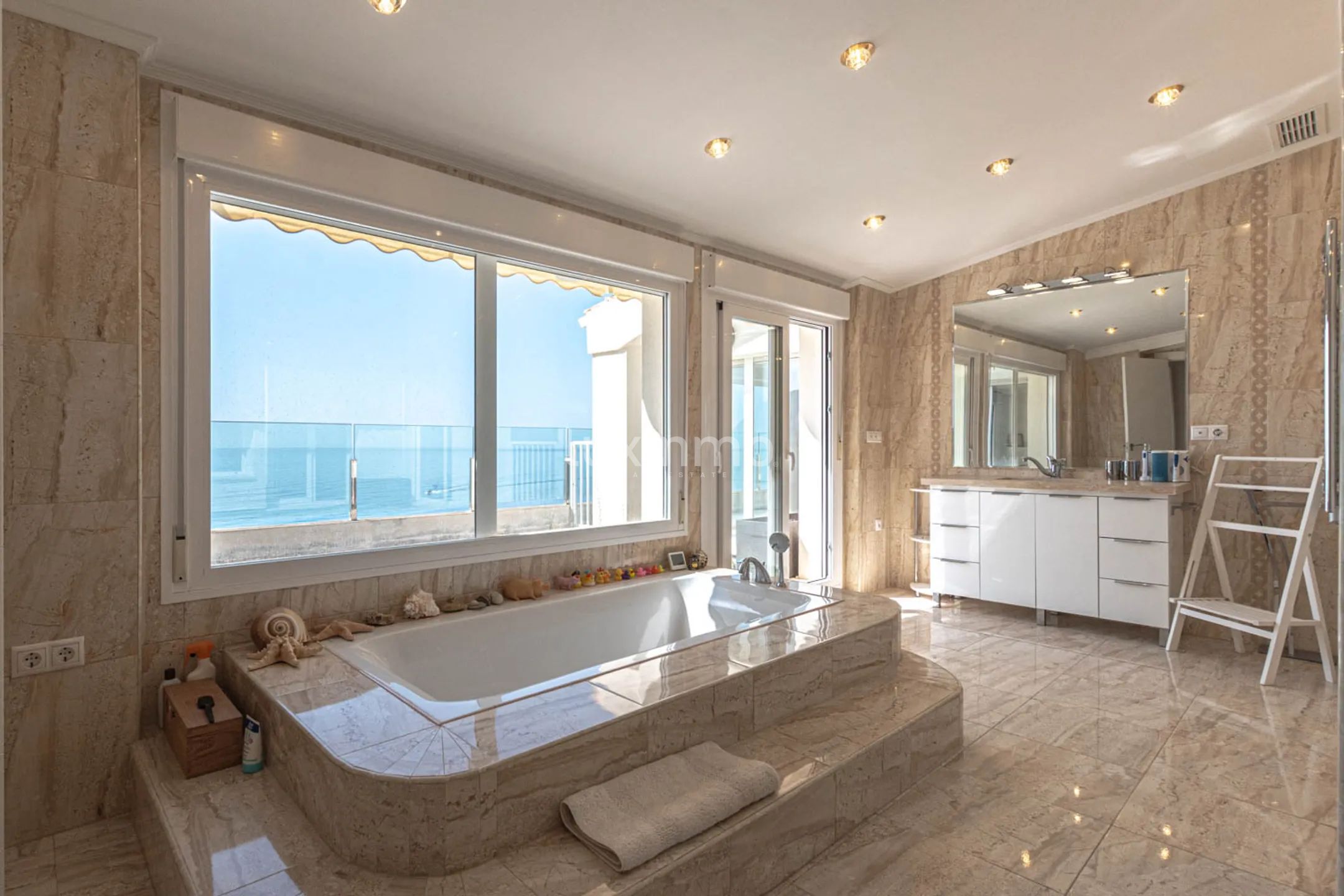 Penthouse with sea views for sale in Mascarat — photo 19