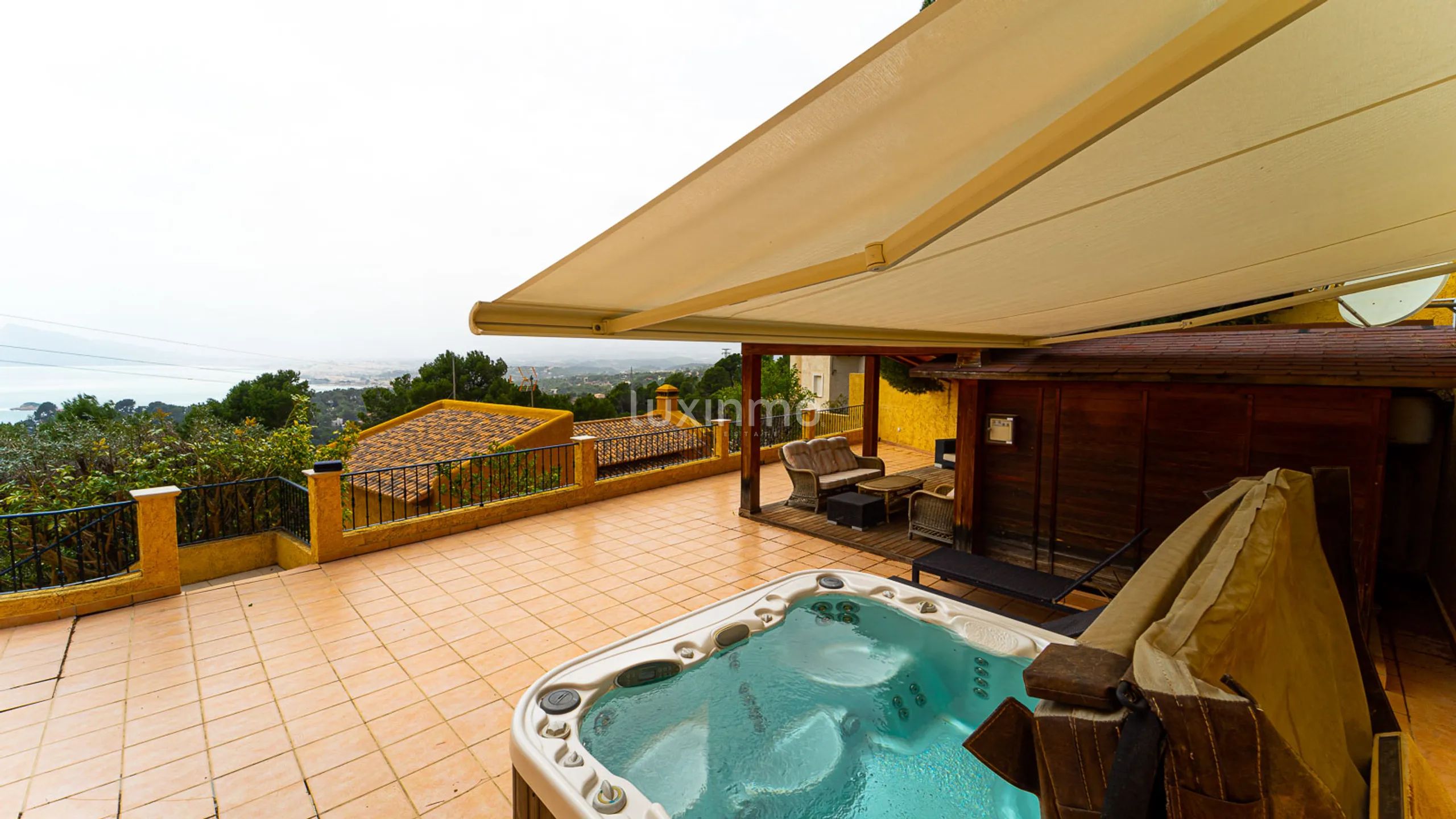 Mediterranean style villa with sea views in Altea Hills — photo 40