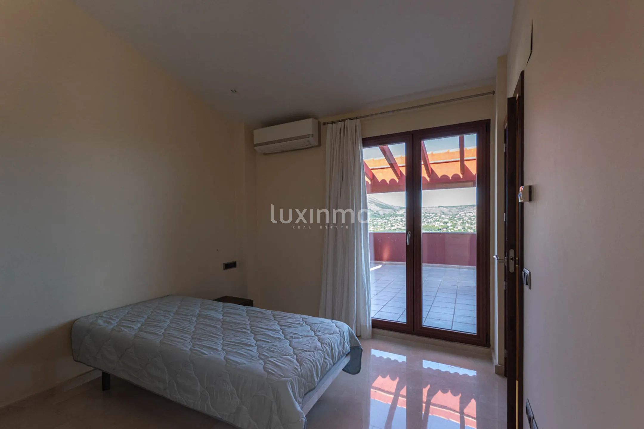 Villa with panoramic views for rent in Javea — photo 18