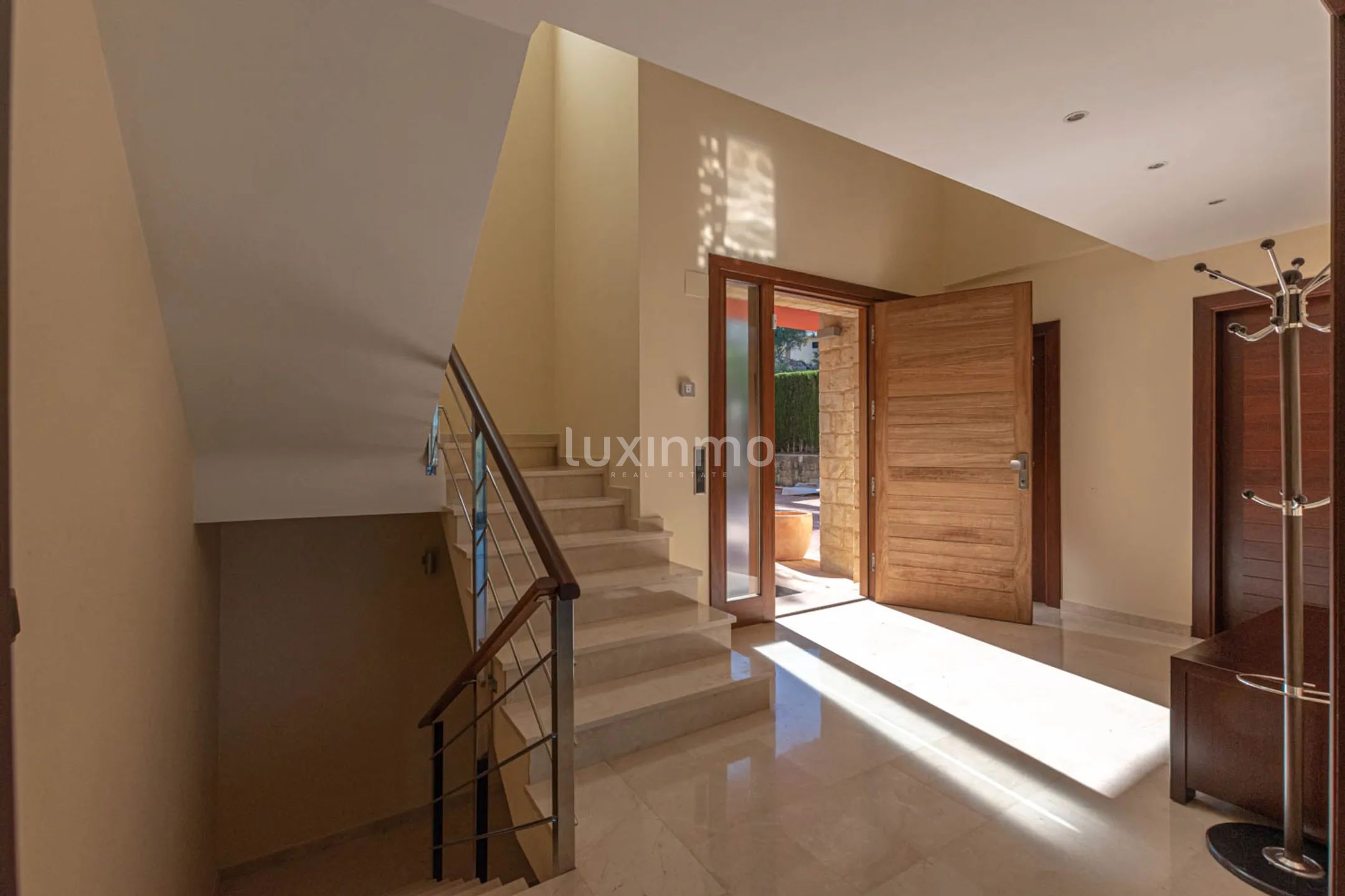 Villa with panoramic views for rent in Javea — photo 3