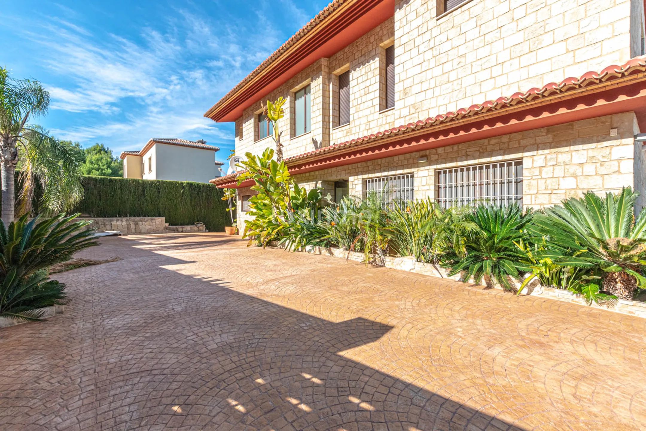 Villa with panoramic views for rent in Javea — photo 2