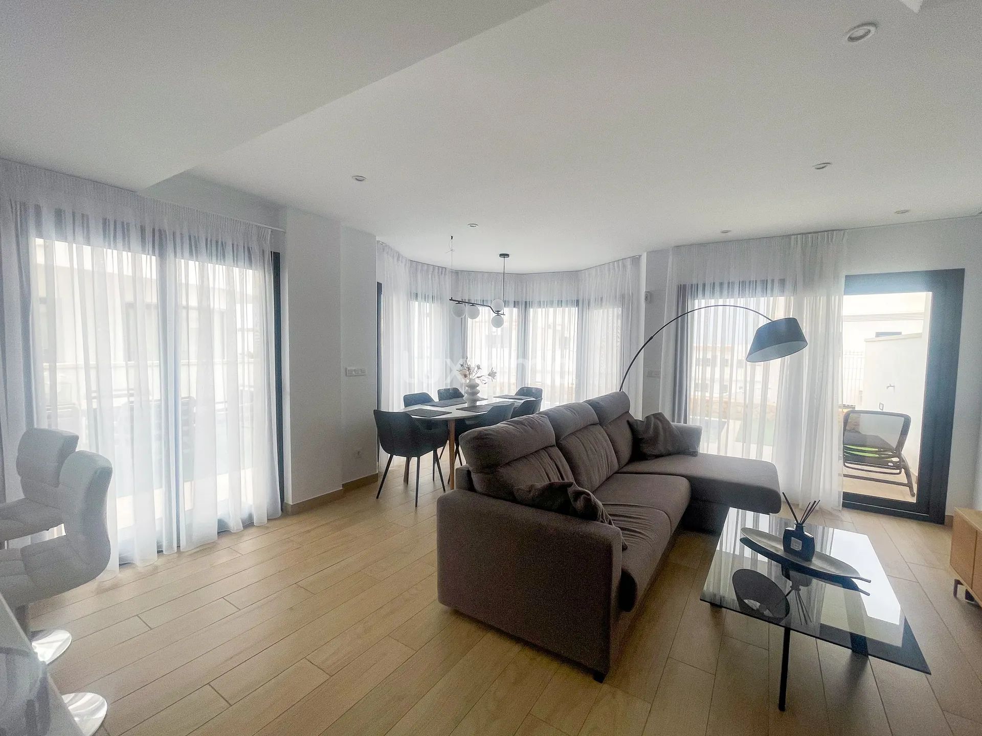 Dom w zabudowie bliźniaczej z basenem do wynajęcia — photo 8