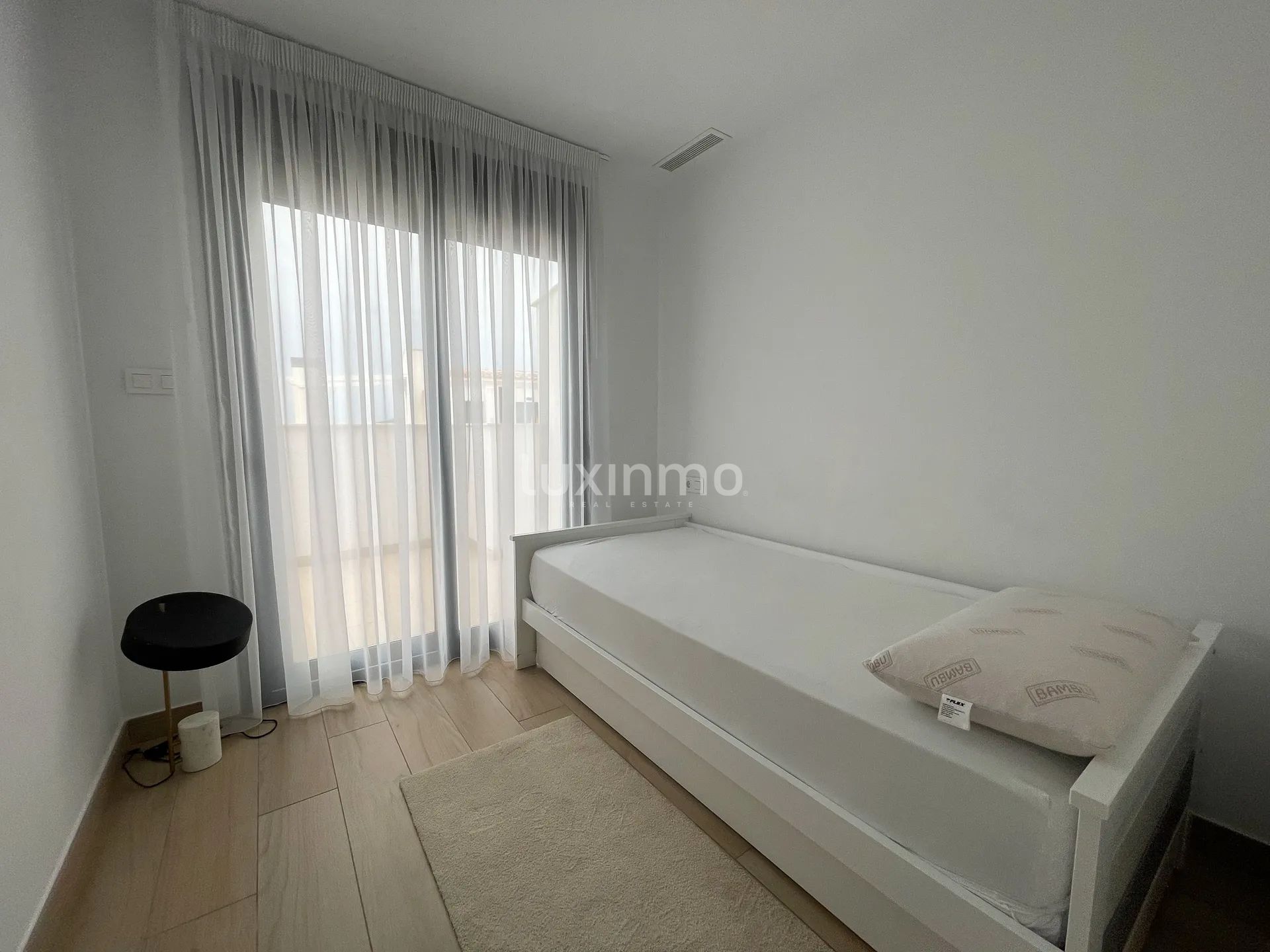 Dom w zabudowie bliźniaczej z basenem do wynajęcia — photo 14