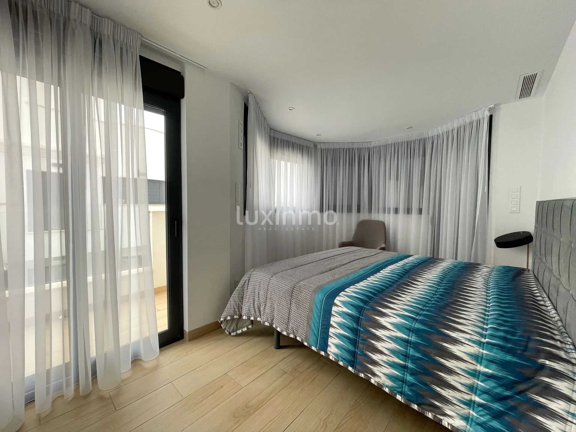 Dom w zabudowie bliźniaczej z basenem do wynajęcia — photo 13