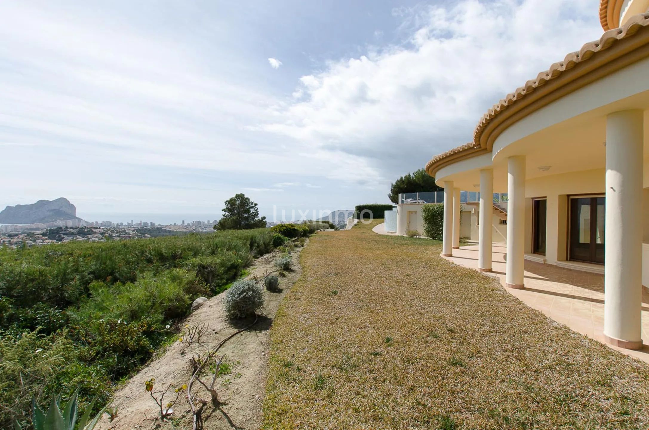Exklusive Villa in Calpe mit herrlichem Ausblick langfristig zu vermieten — photo 38