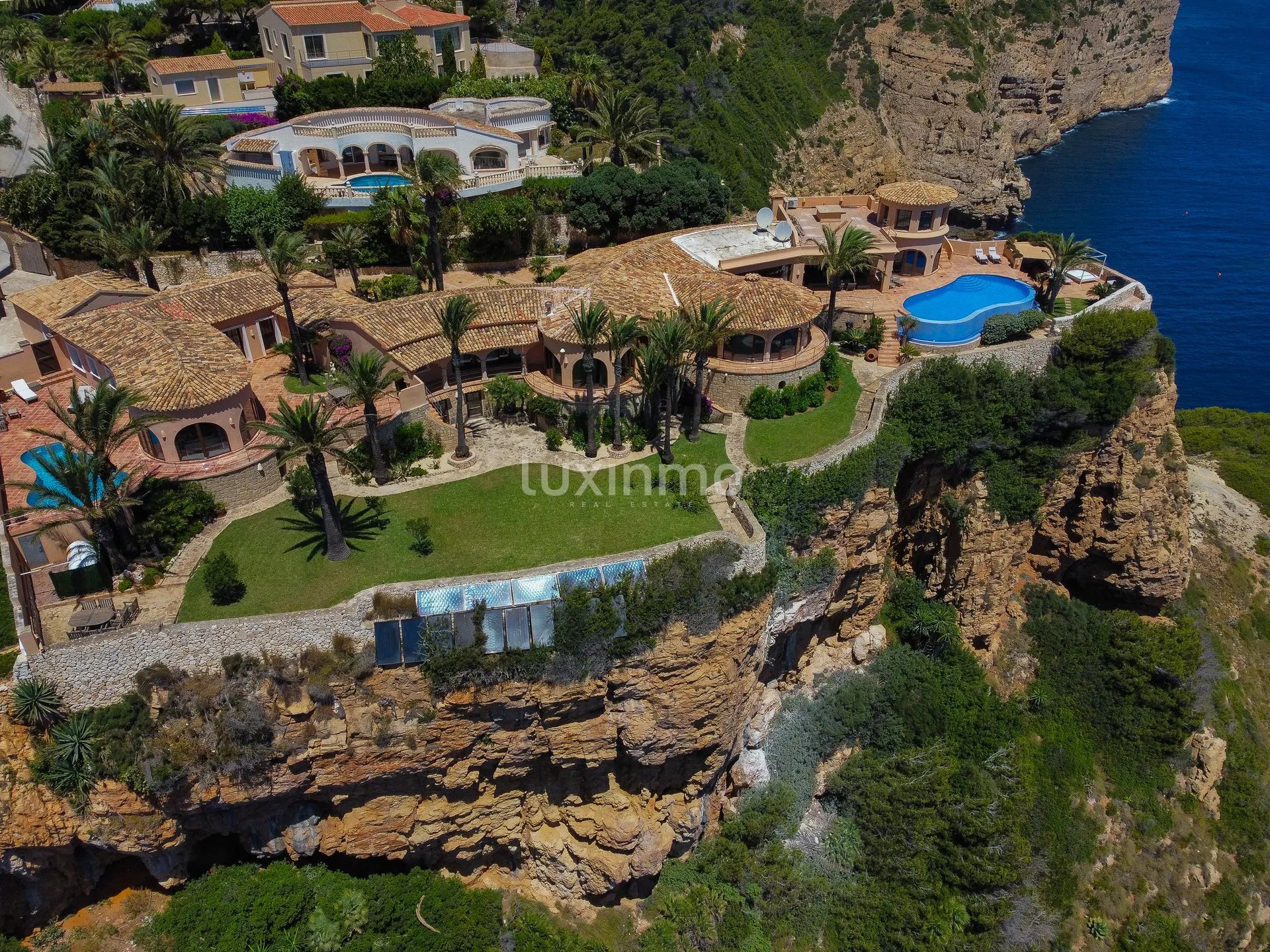Unique villa in front of the sea in Javea — photo 1