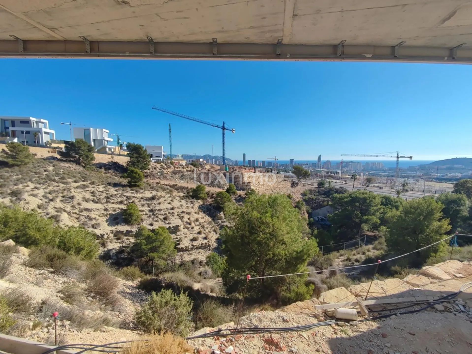 Grande villa moderne très bien placée avec vue panoramique sur la mer à vendre à Finestrat — photo 26
