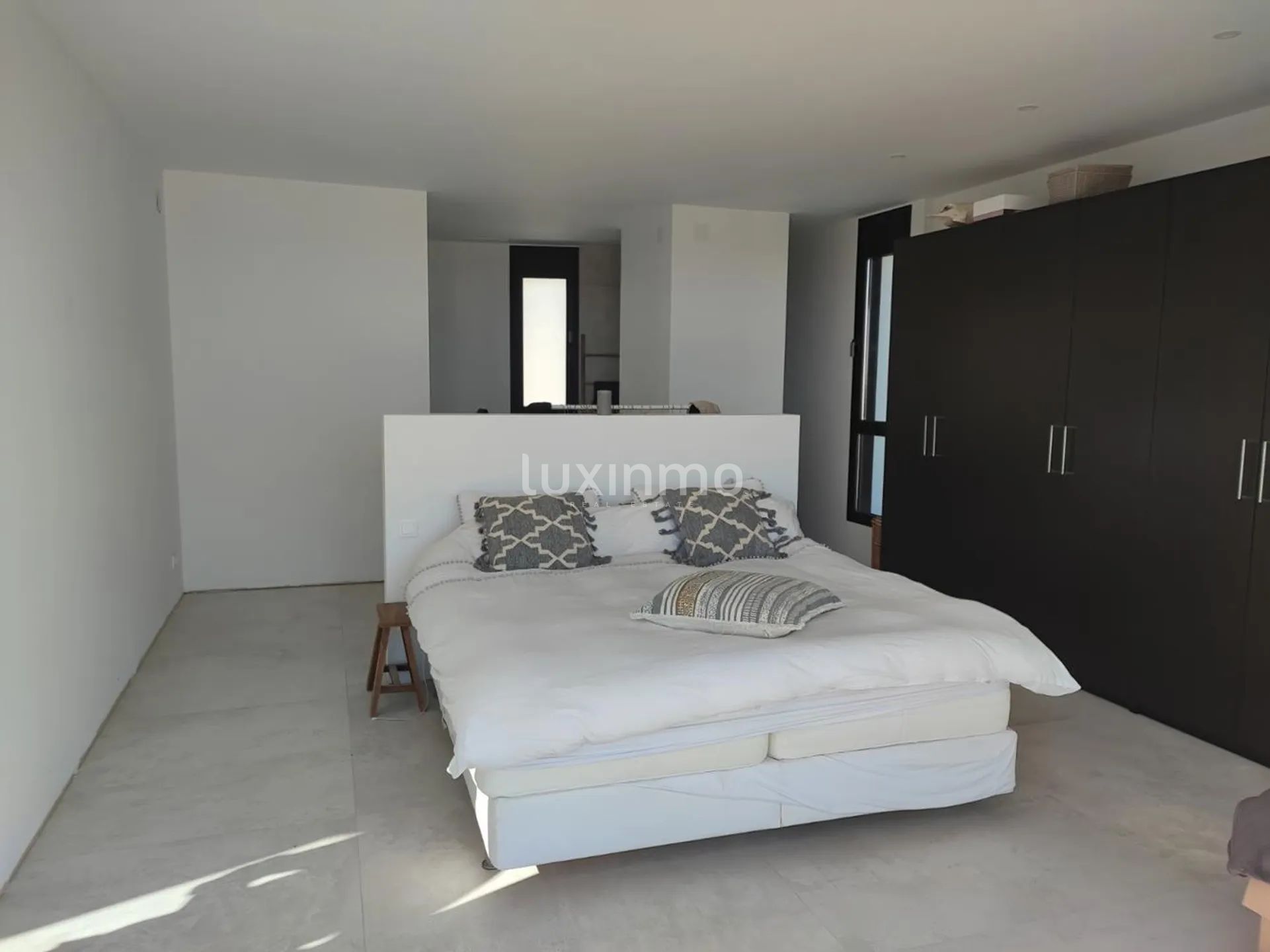 Grande villa moderne très bien placée avec vue panoramique sur la mer à vendre à Finestrat — photo 24
